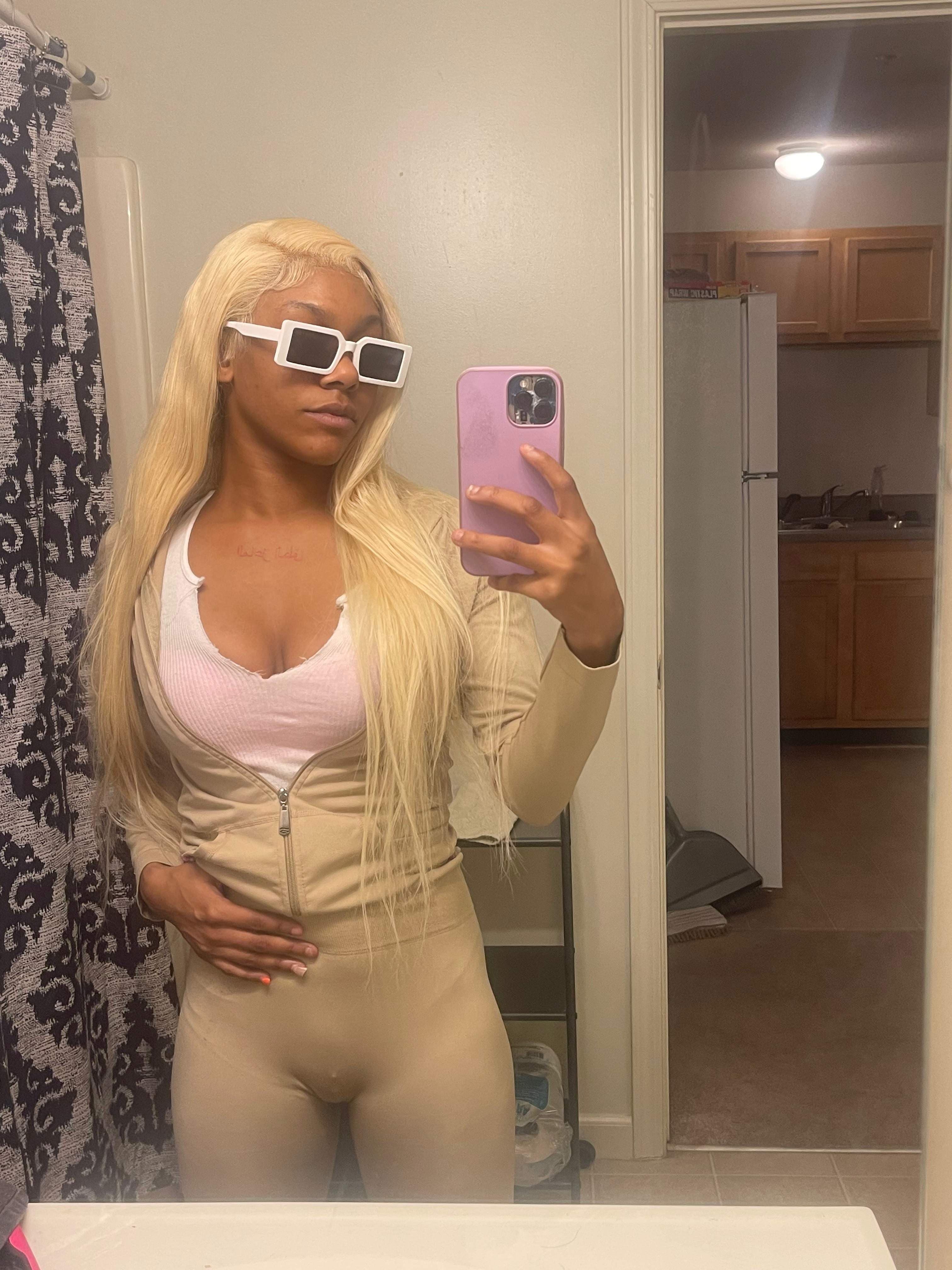 💰👠🥂👱🏾‍♀️Holly THA HOOCHIE 🥂👠👱🏾‍♀️💰