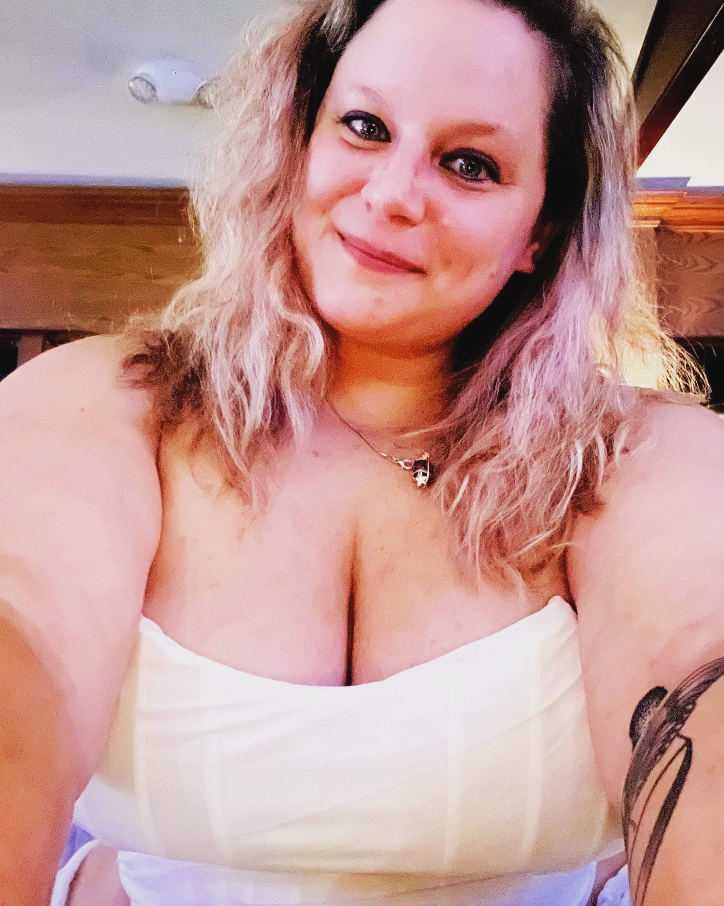 Naomi Nyx (bbw vixen wife)