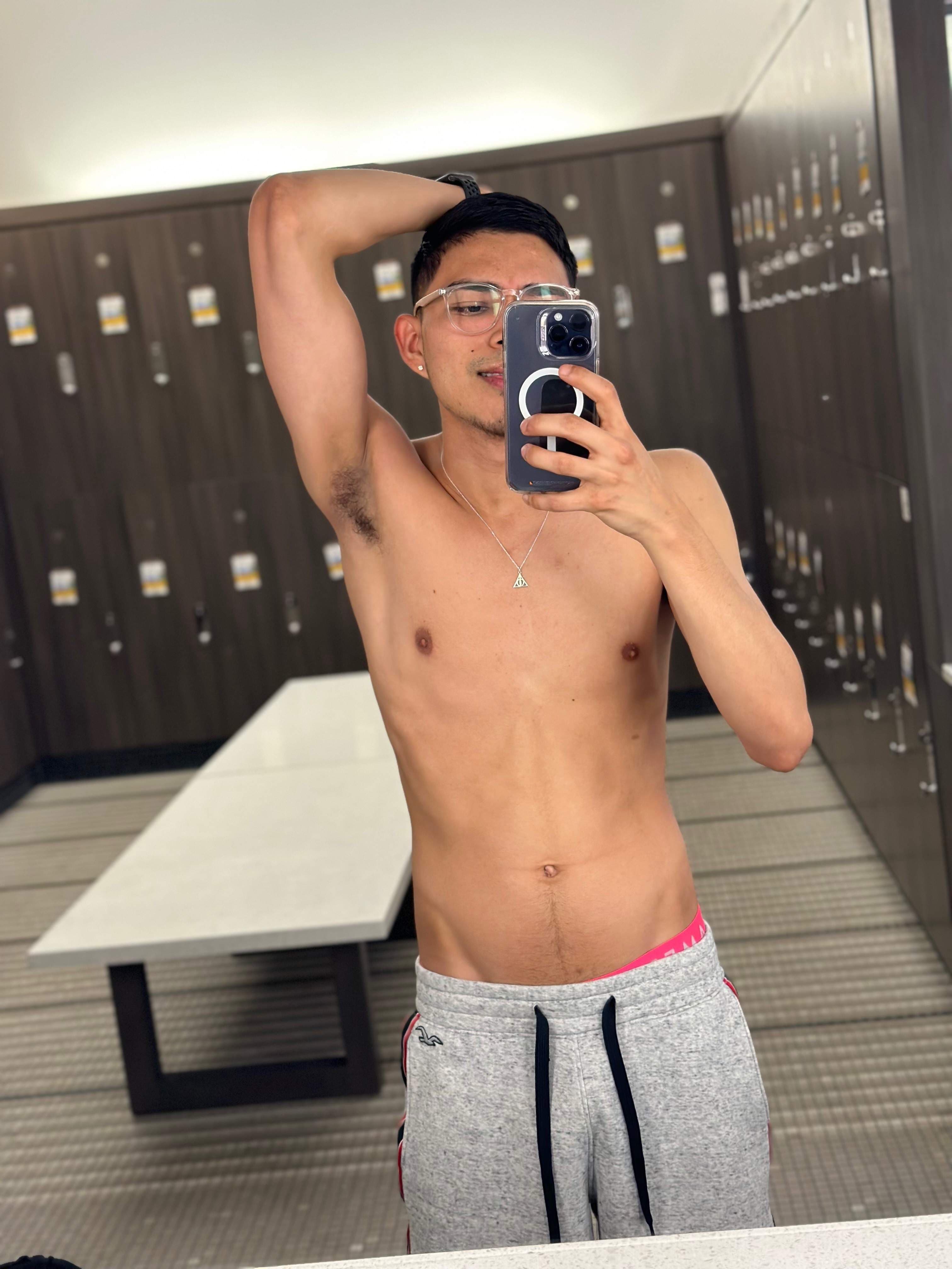 Latino uncutt