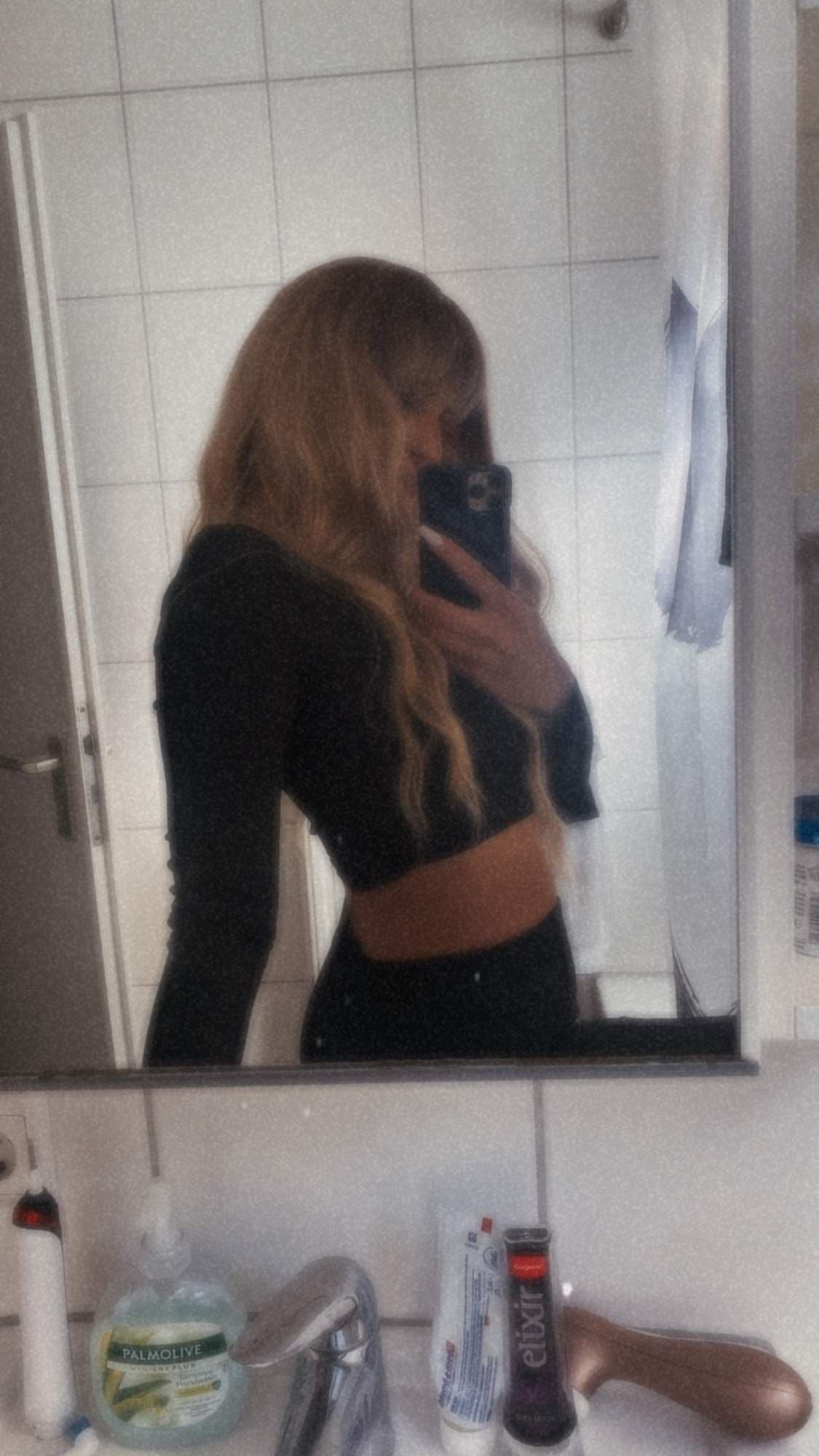 Lara - addicted to heels