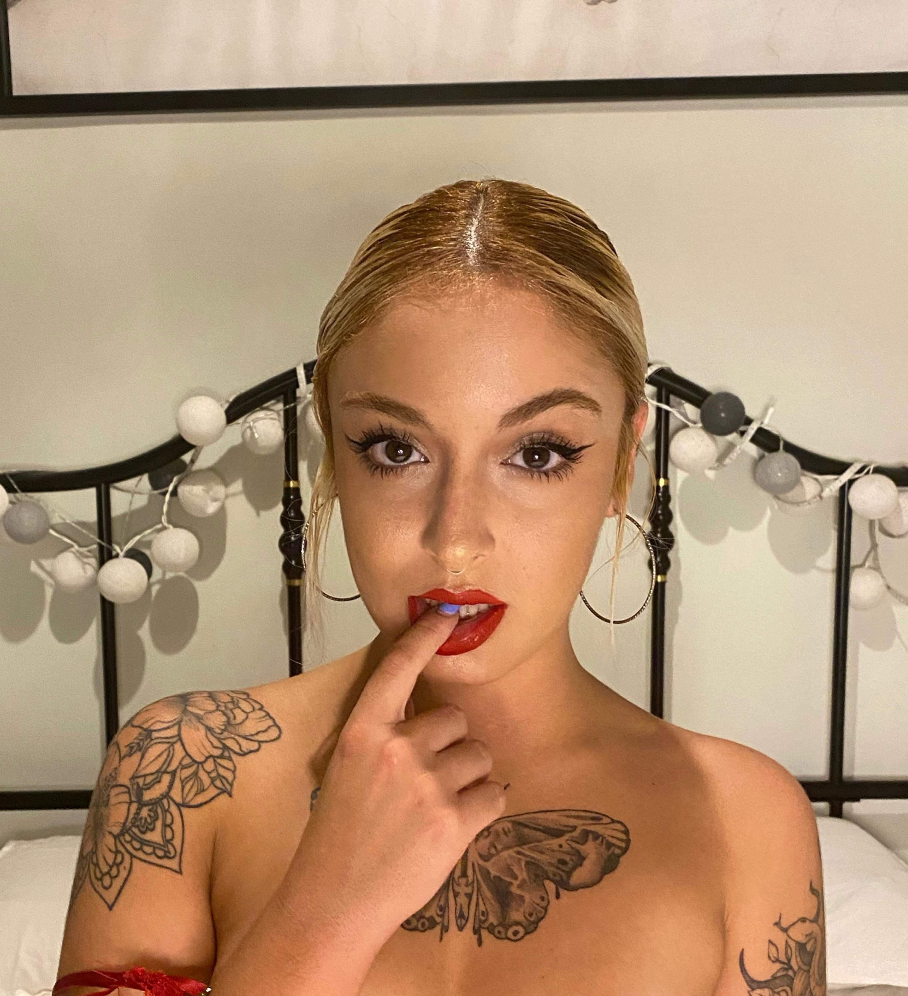 🌺 𝙇𝙖𝙙𝙮 ʟᴜᴛʜɪᴇɴ 🌺