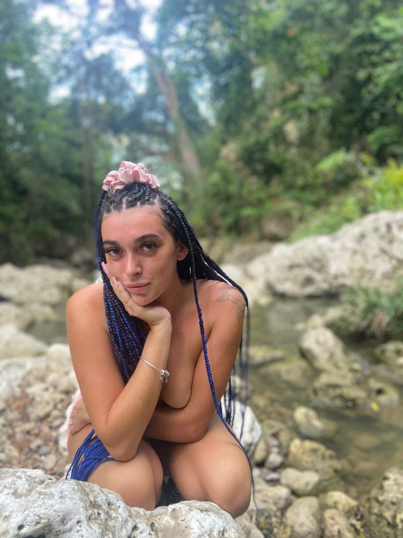 Come get lost with me 🧚🏽‍♀️🌈🍄🦋✨👀👅🧜🏽‍♀️🪷🫧