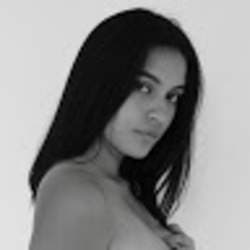 Nia Stone