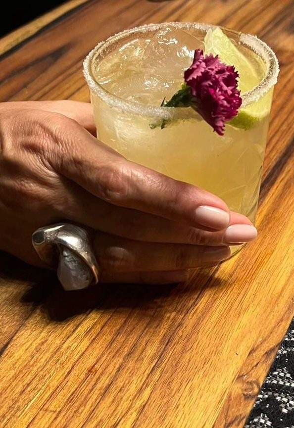 Latinfeetandhands