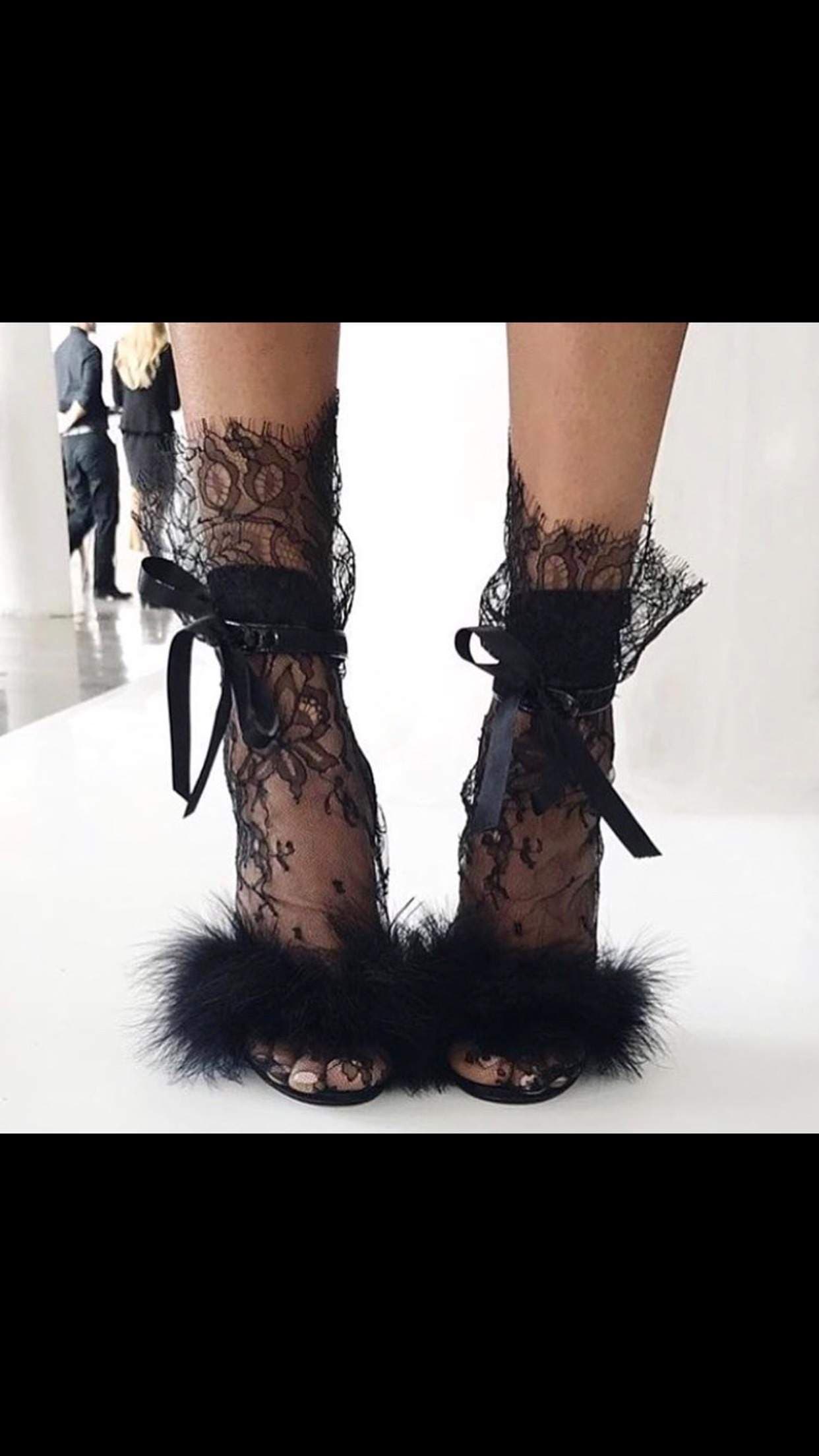 Bella’s feet