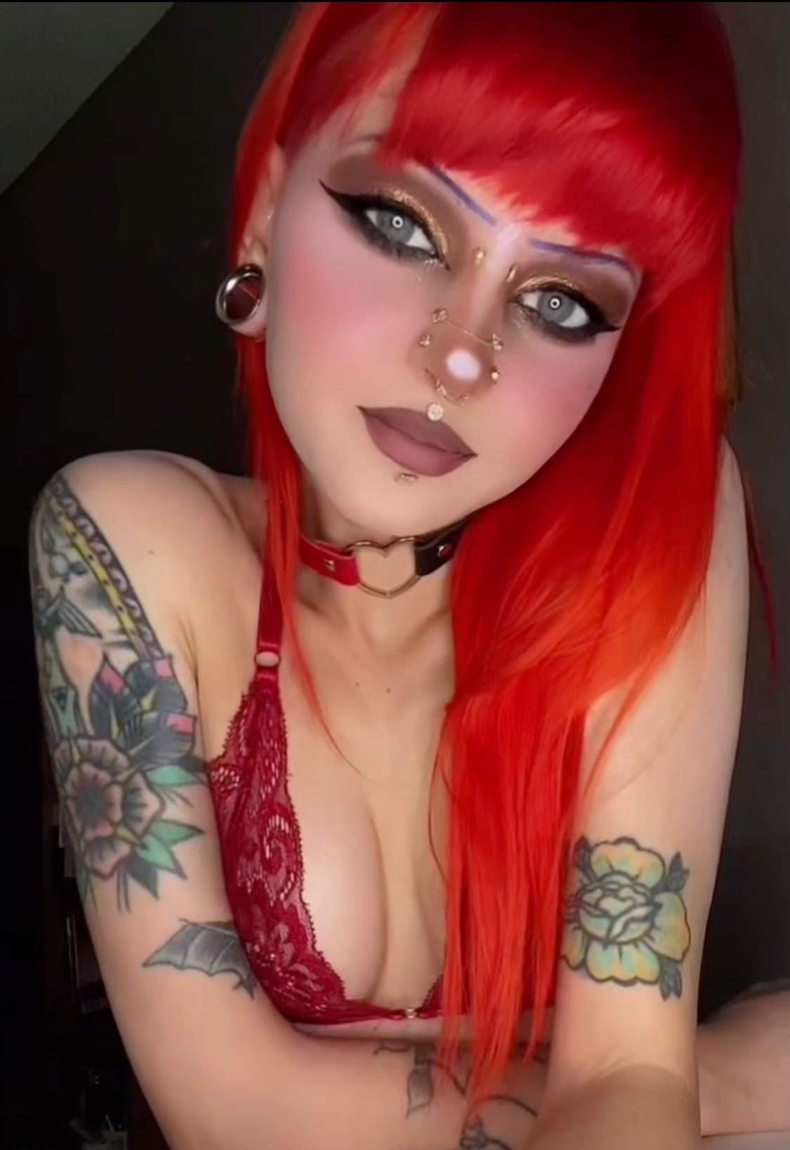 PETITE E-GIRL, FAT PUSSY 🤭