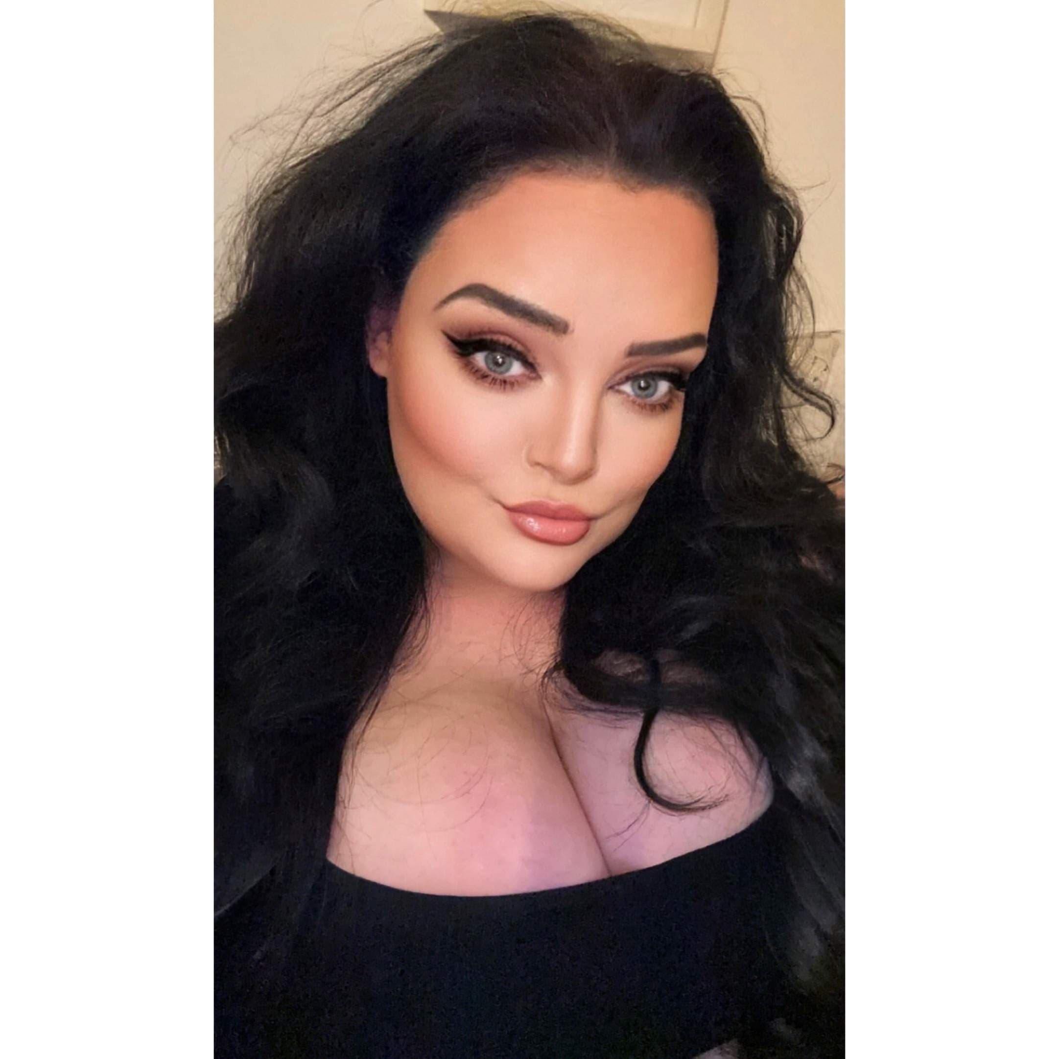 Bonniemay😈 Natural Big Titties + Ass 🍑