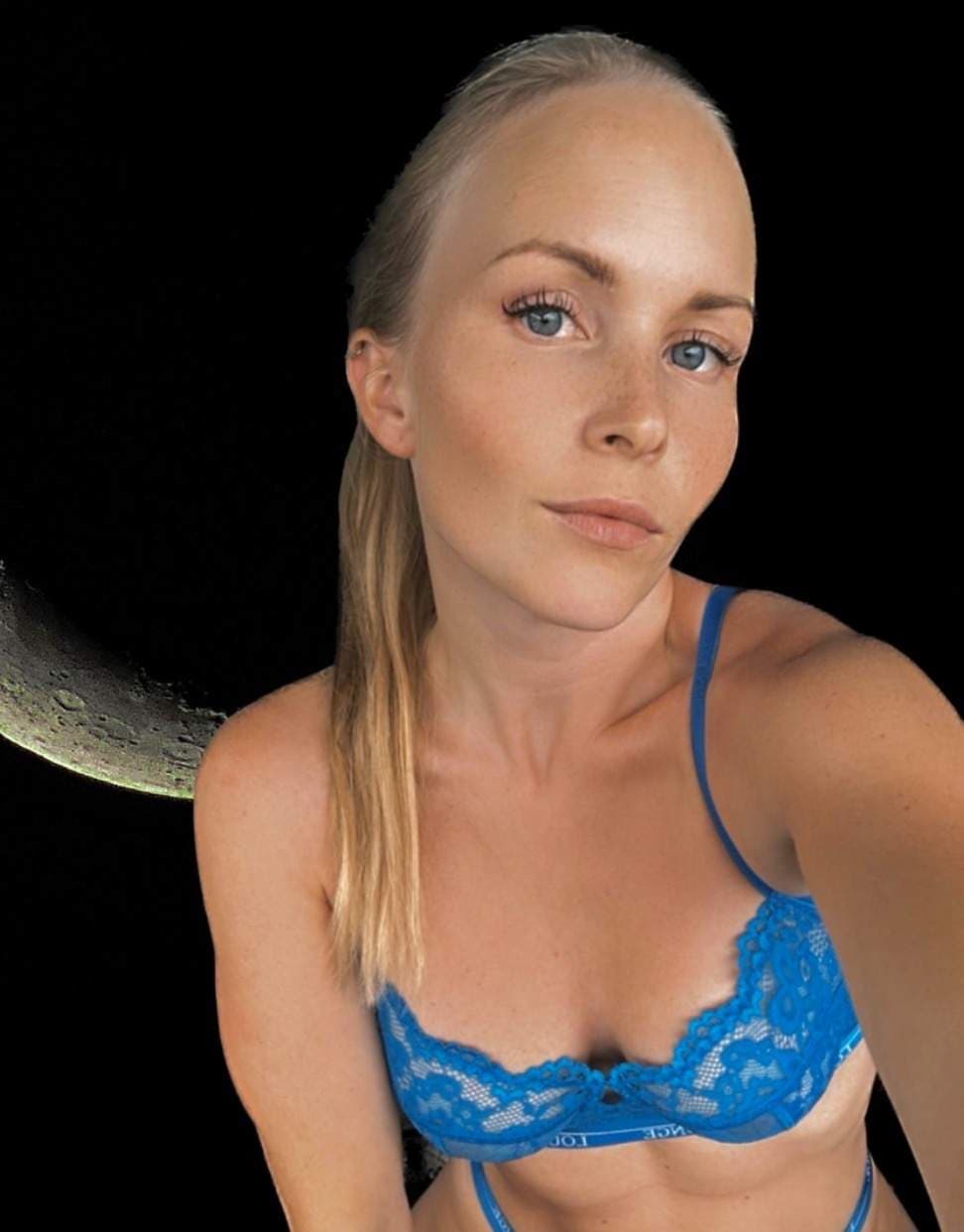 Mia Moon