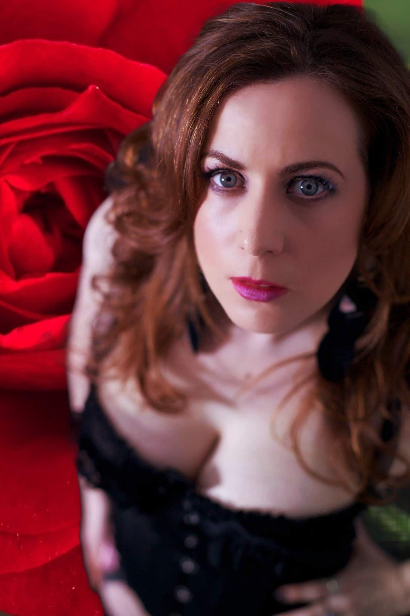 Sexy momma M1LF Rosie Big tits girl