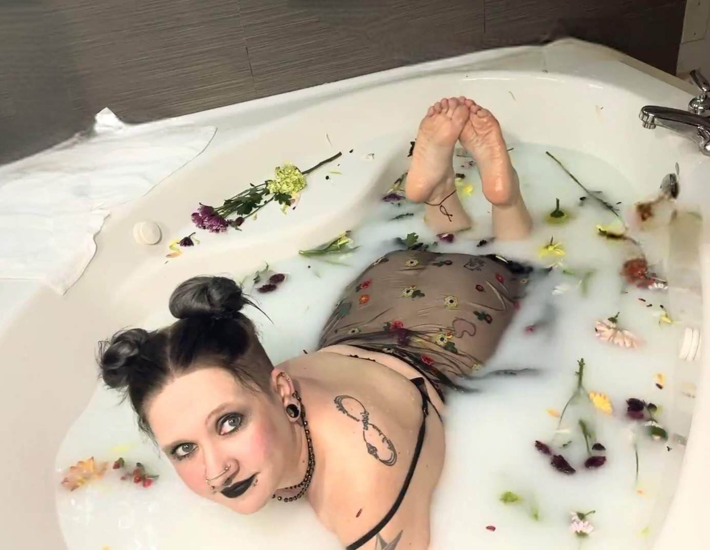 XOXOlunarose