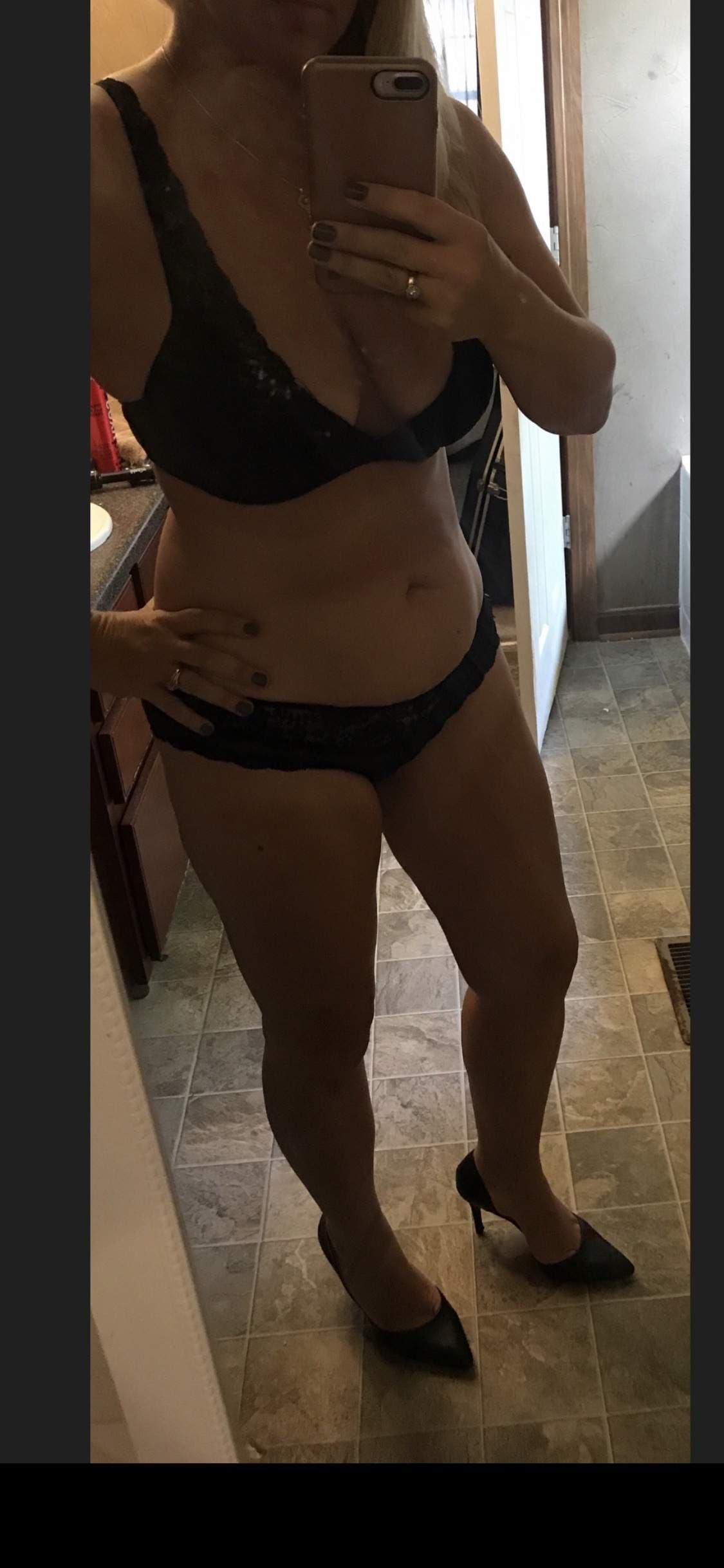 Gloryholehotwife