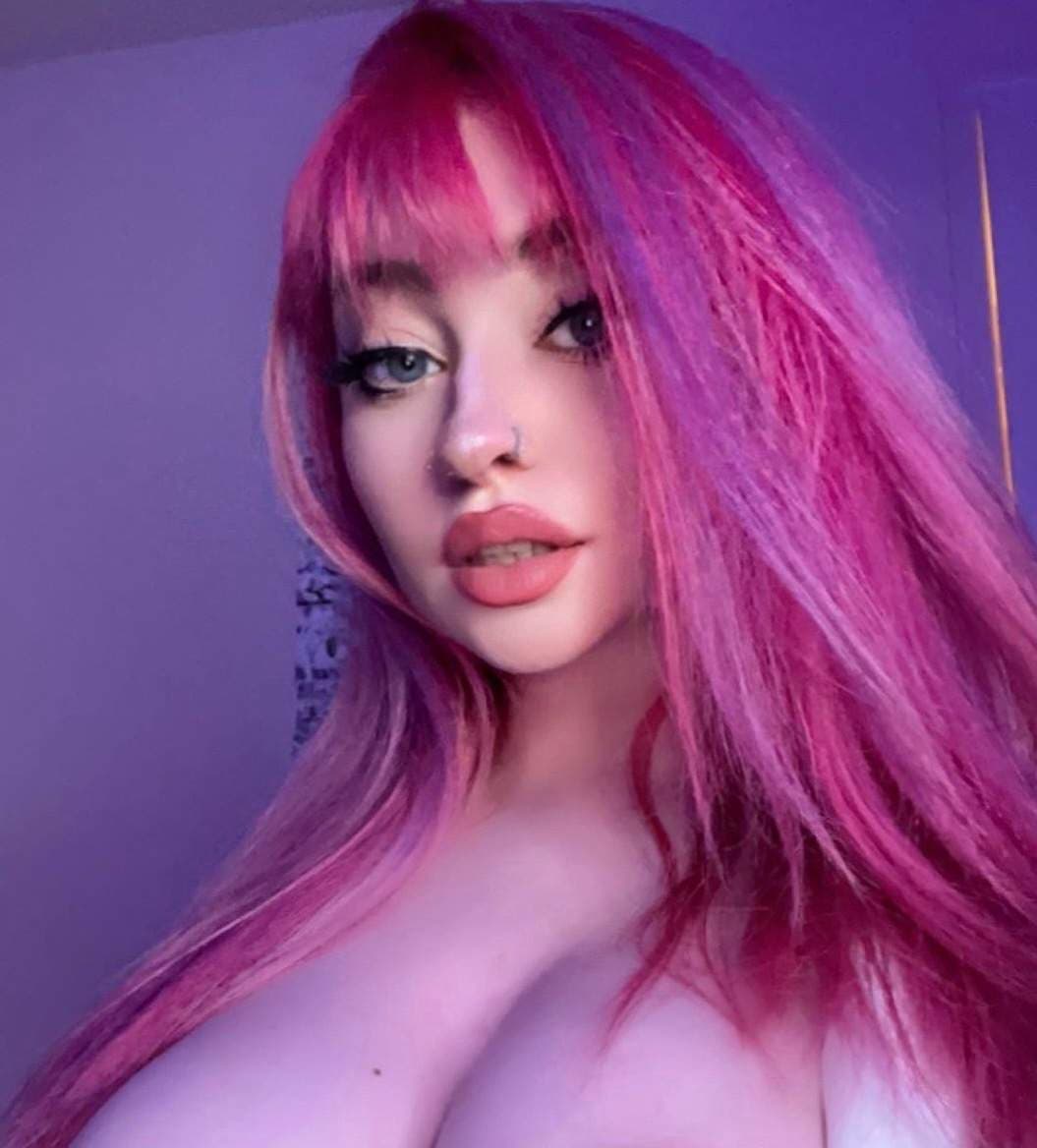 Lux (lilbussygirl)