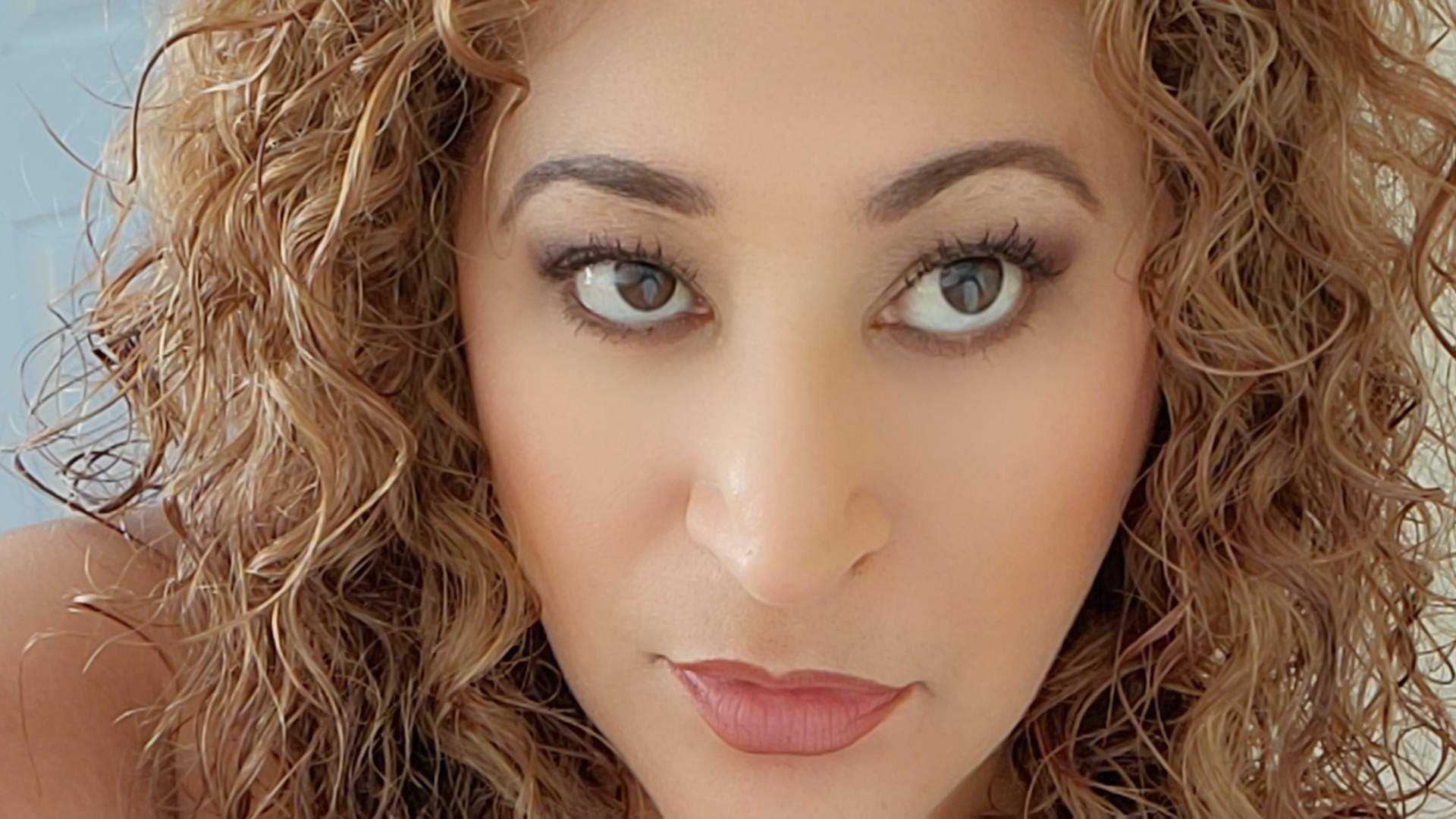 Ms.Curvy.V