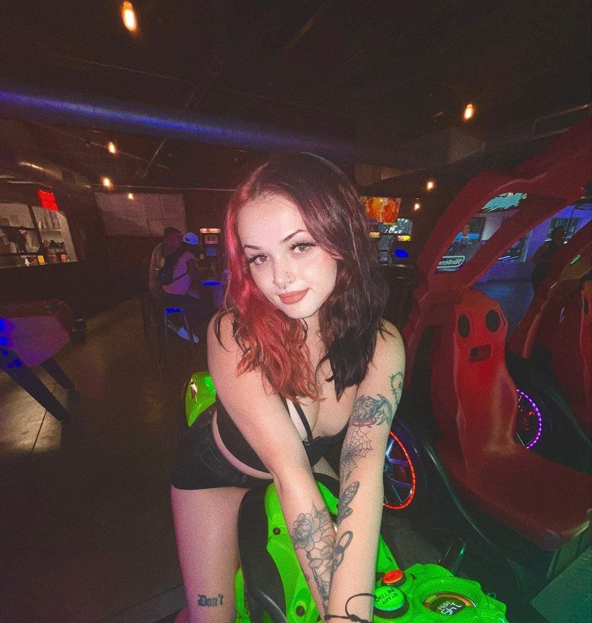 danni 🖤✨