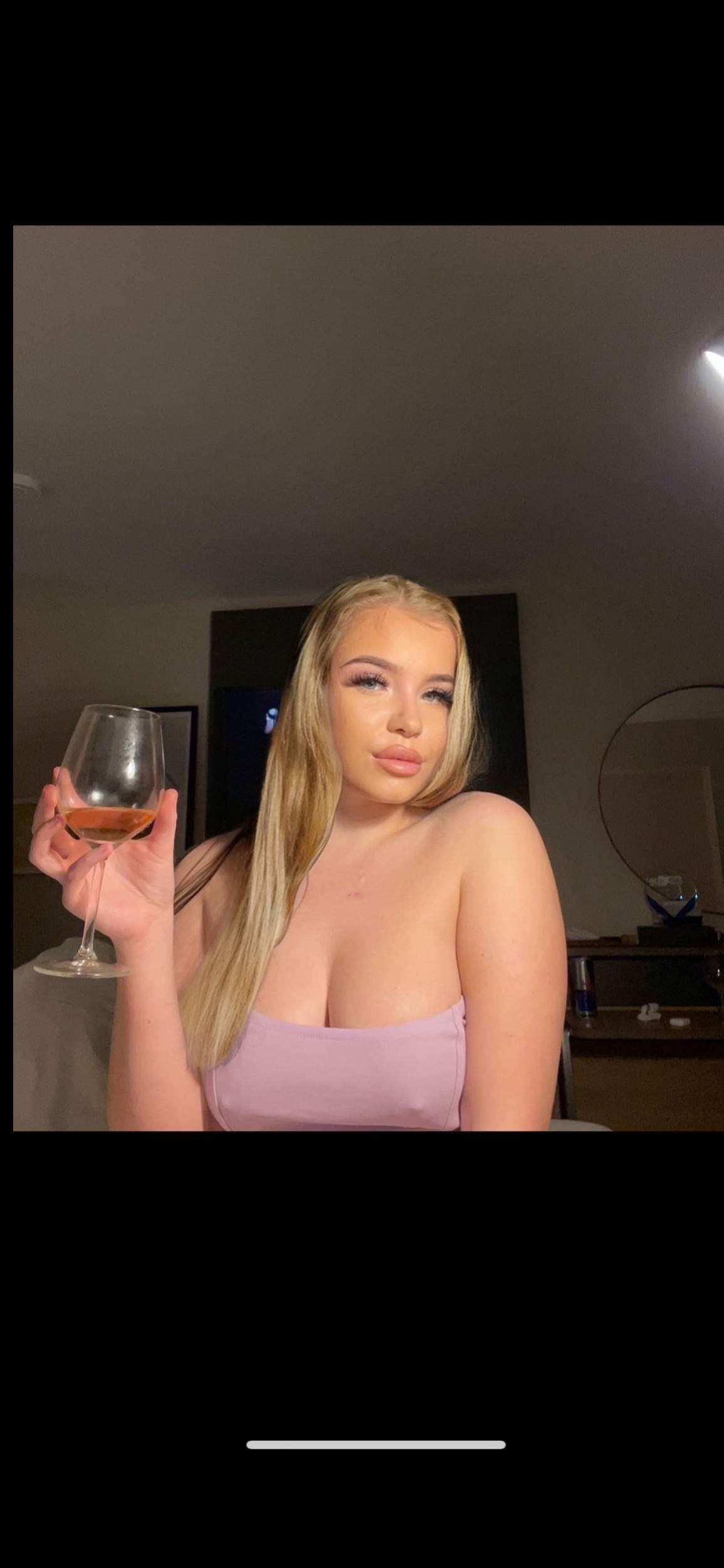 Elsa Rose 🌹