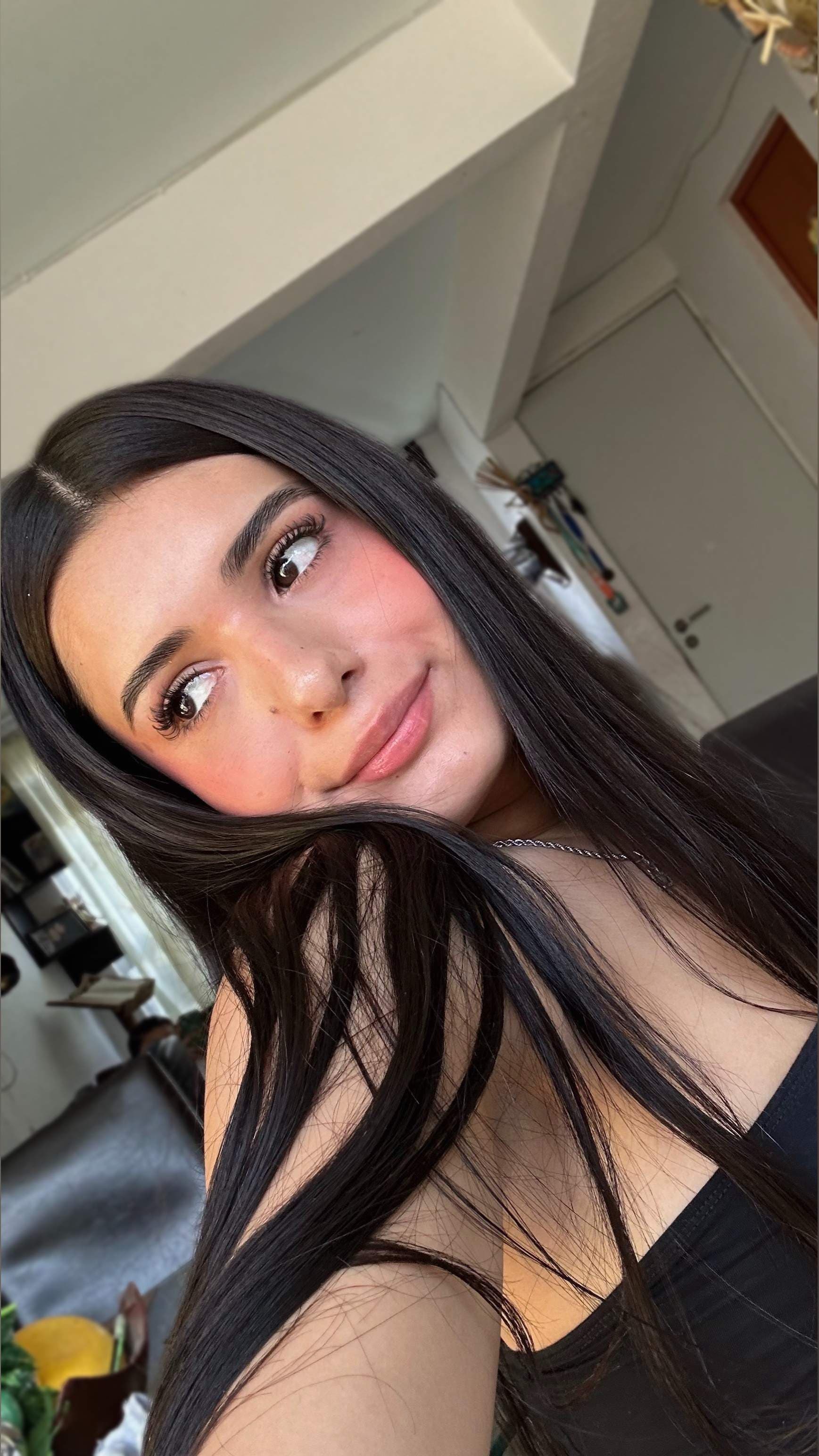 𝑪 𝒂 𝒎 𝒊 𝒍 𝒂 𝑴 𝒐 𝒏