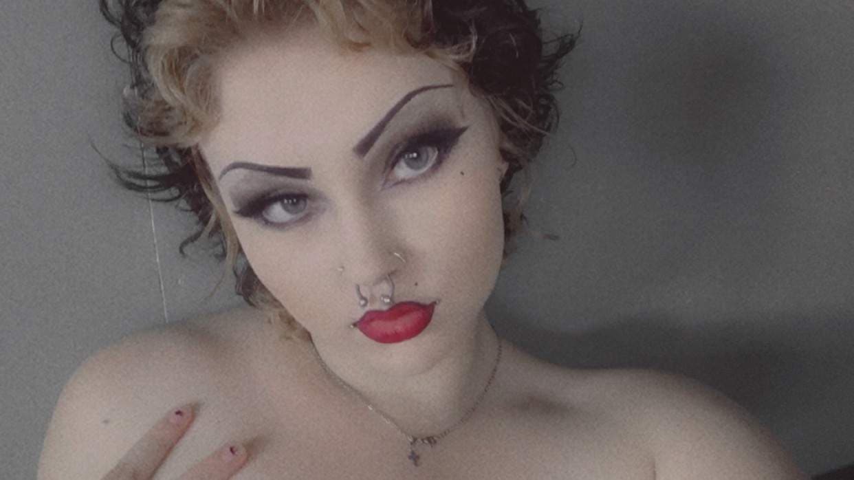 Morbid babe