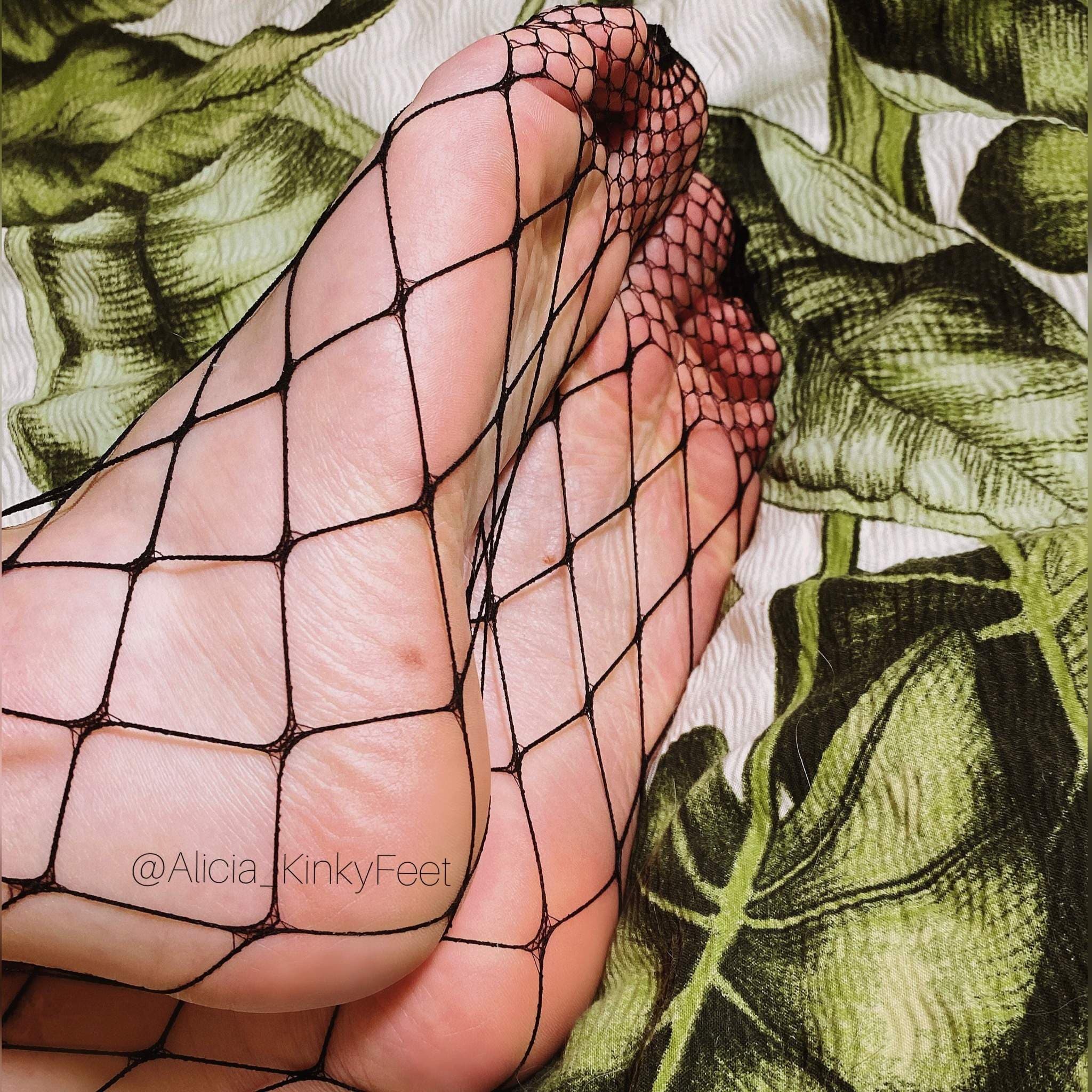 Alicia_KinkyFeet