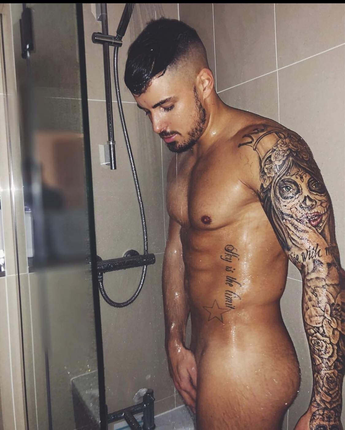 Aaron 🤫