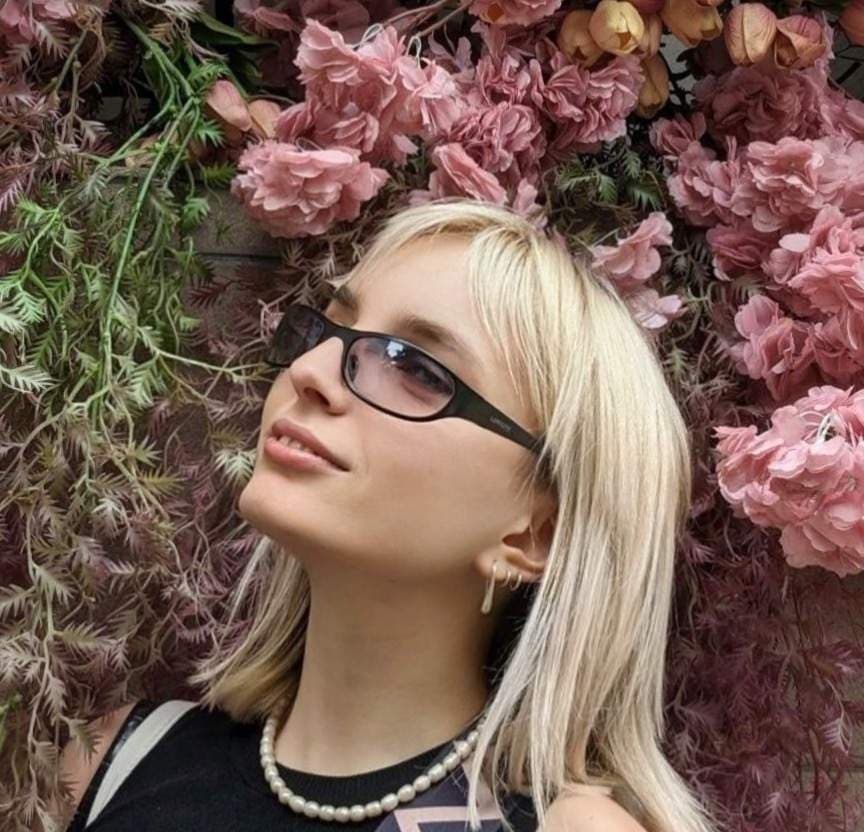 Sanny 🌼 polyamouros
