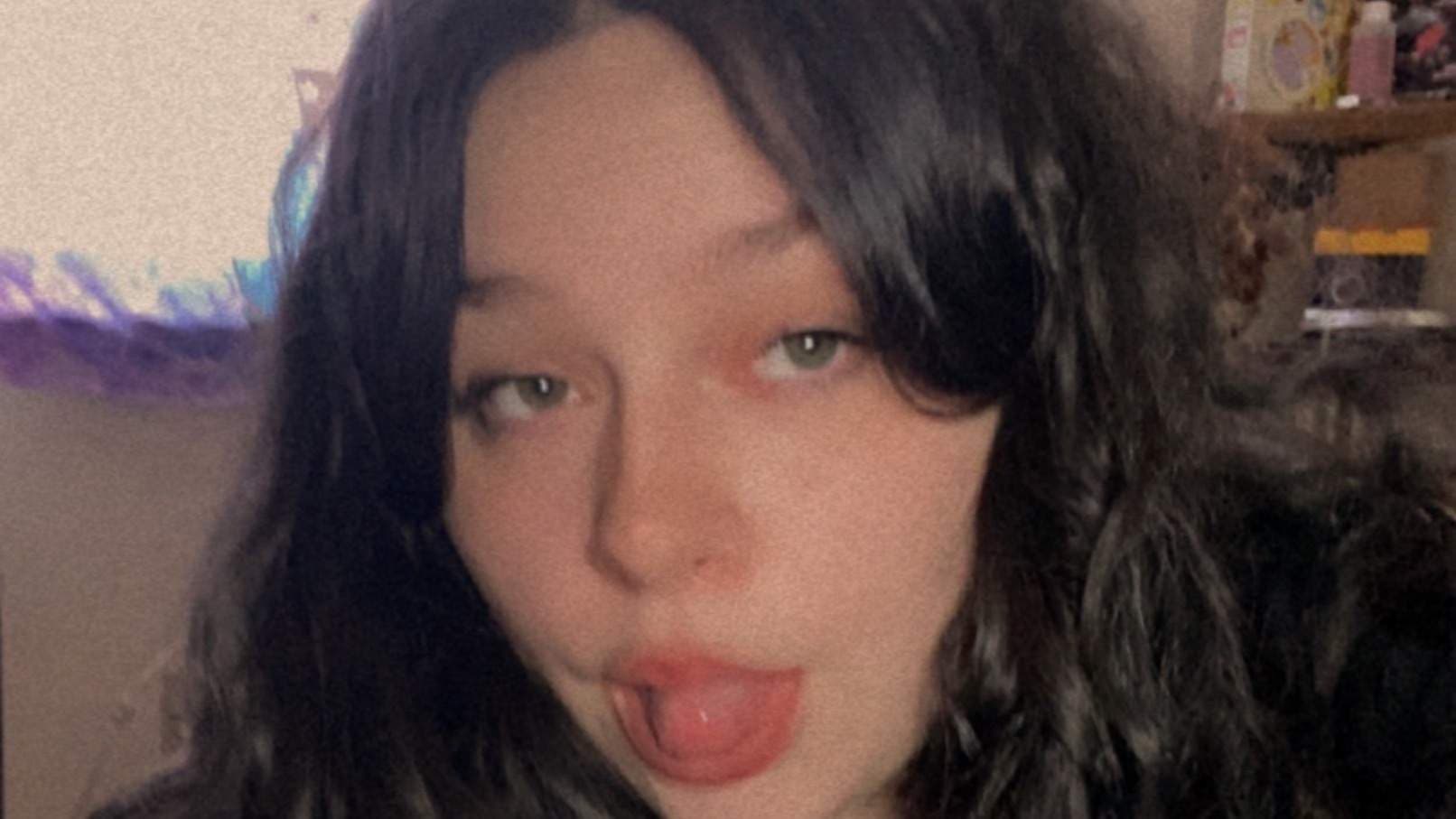 <3