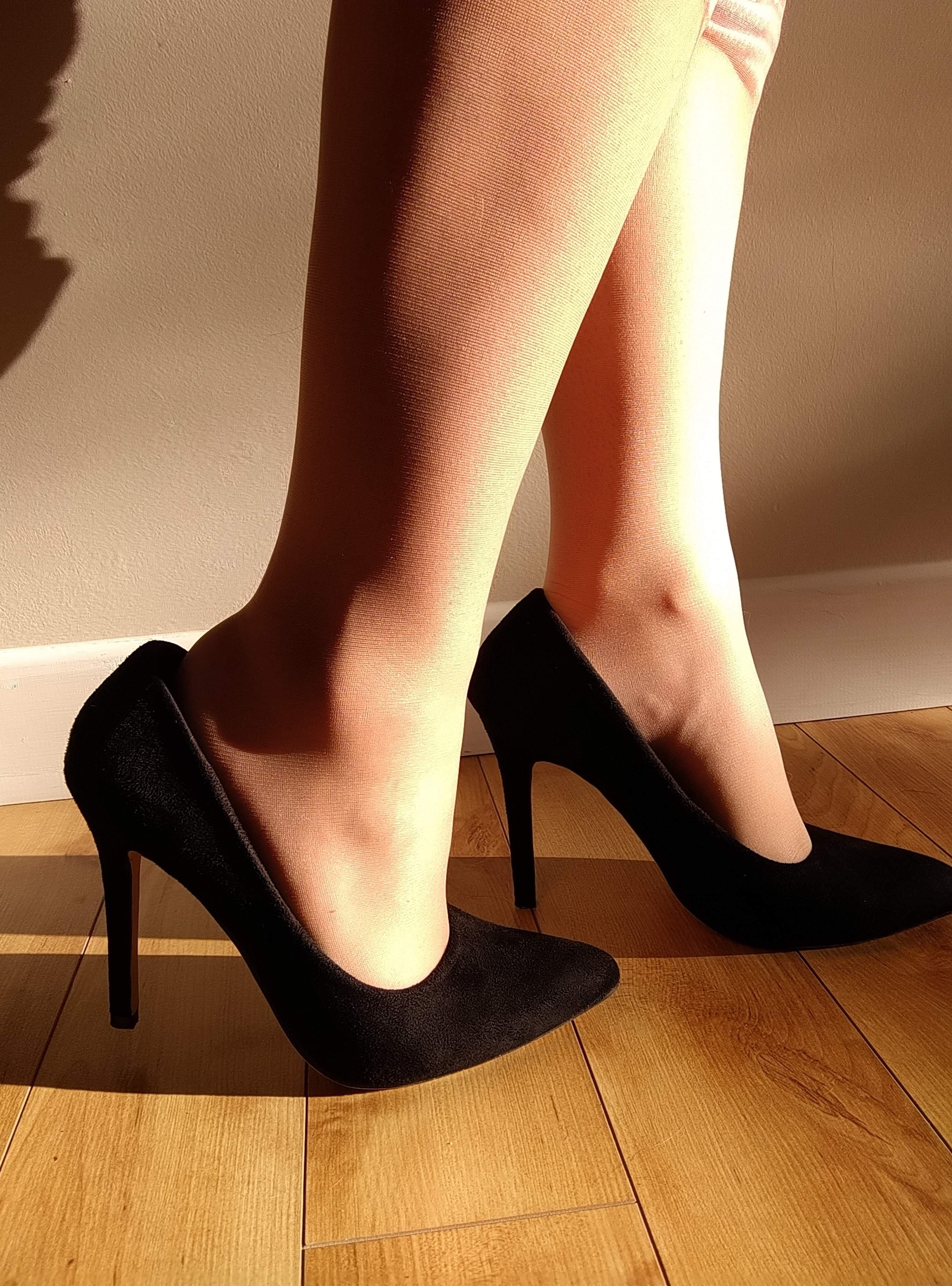 Feet/Pieds