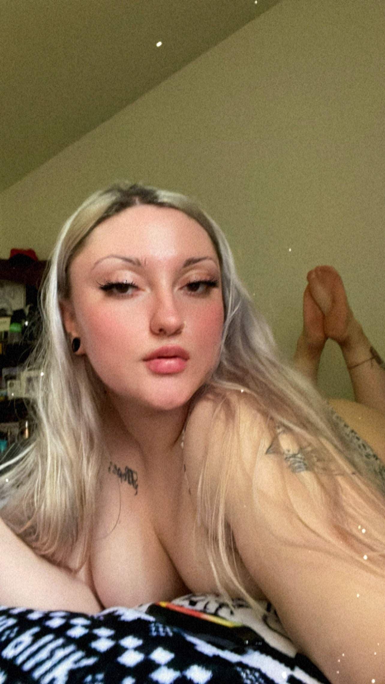 👑