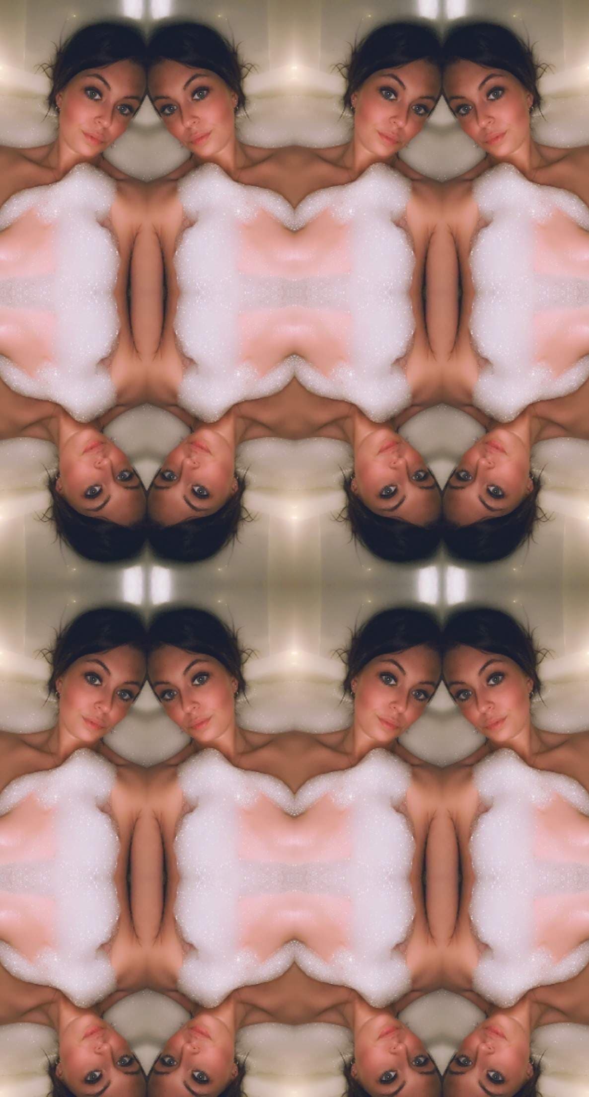 Hot M O M club🥵