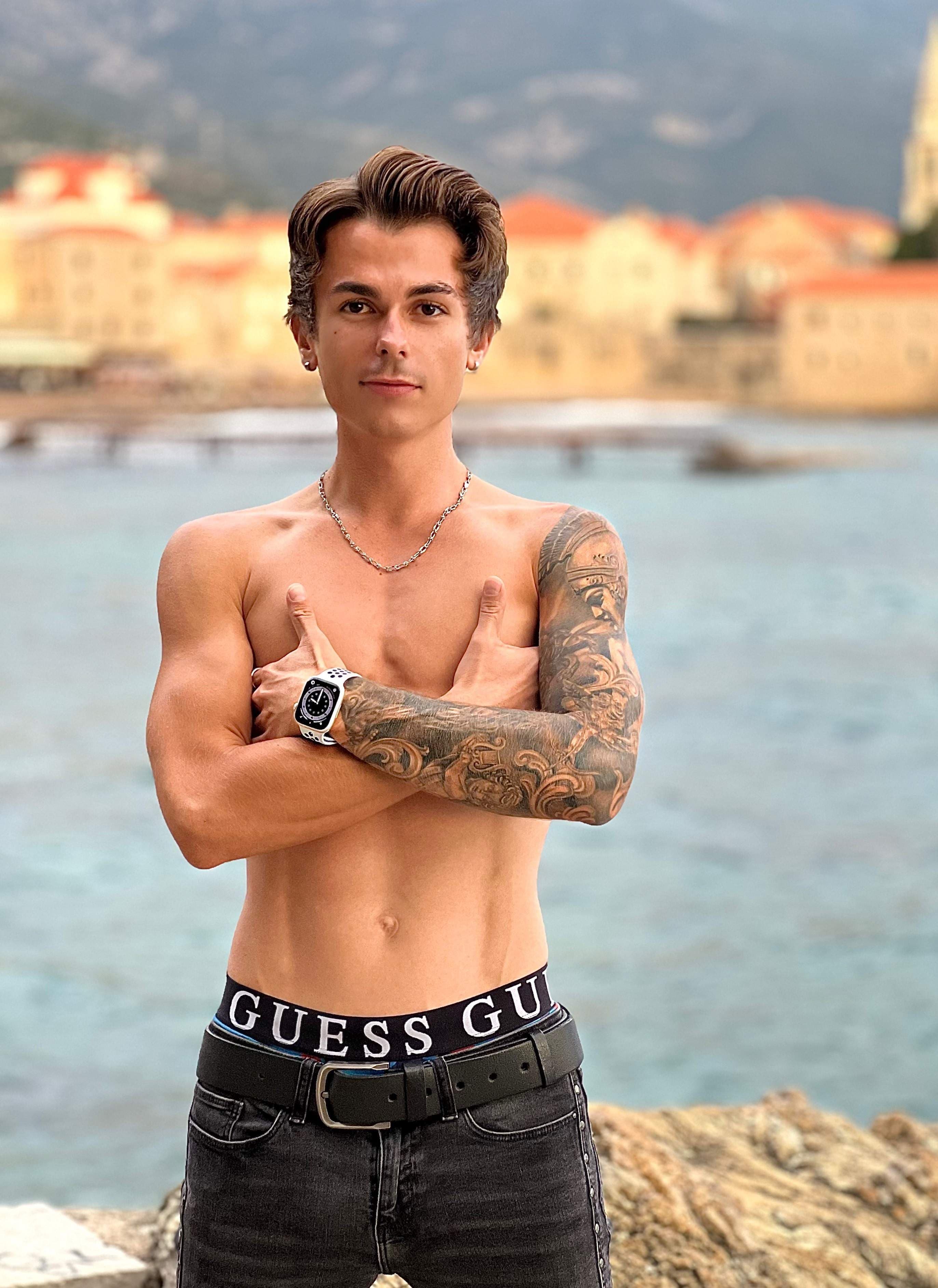 Aron Brown