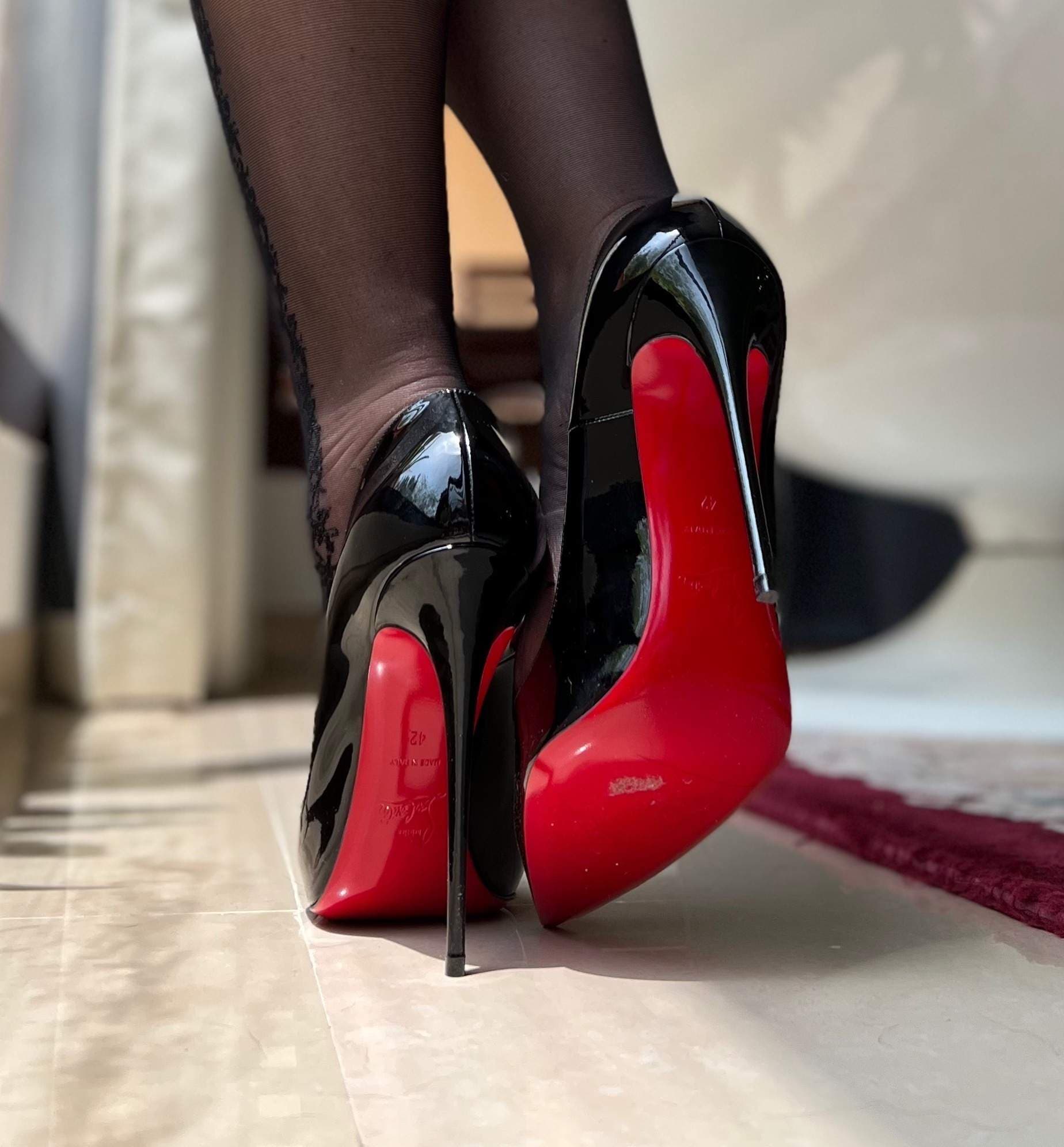 Mrs Legs on Heels