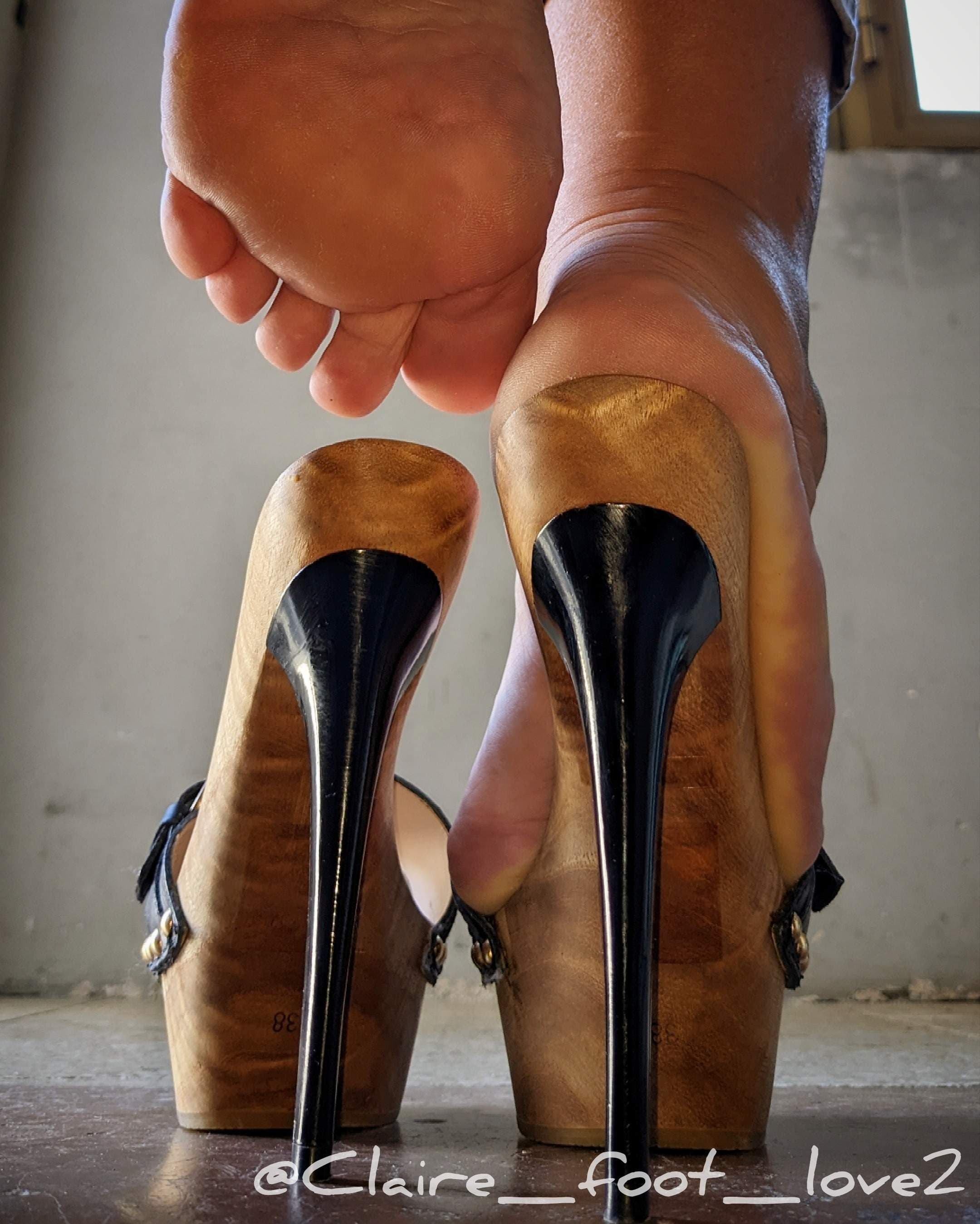 Mistress Claire. Italian foot model