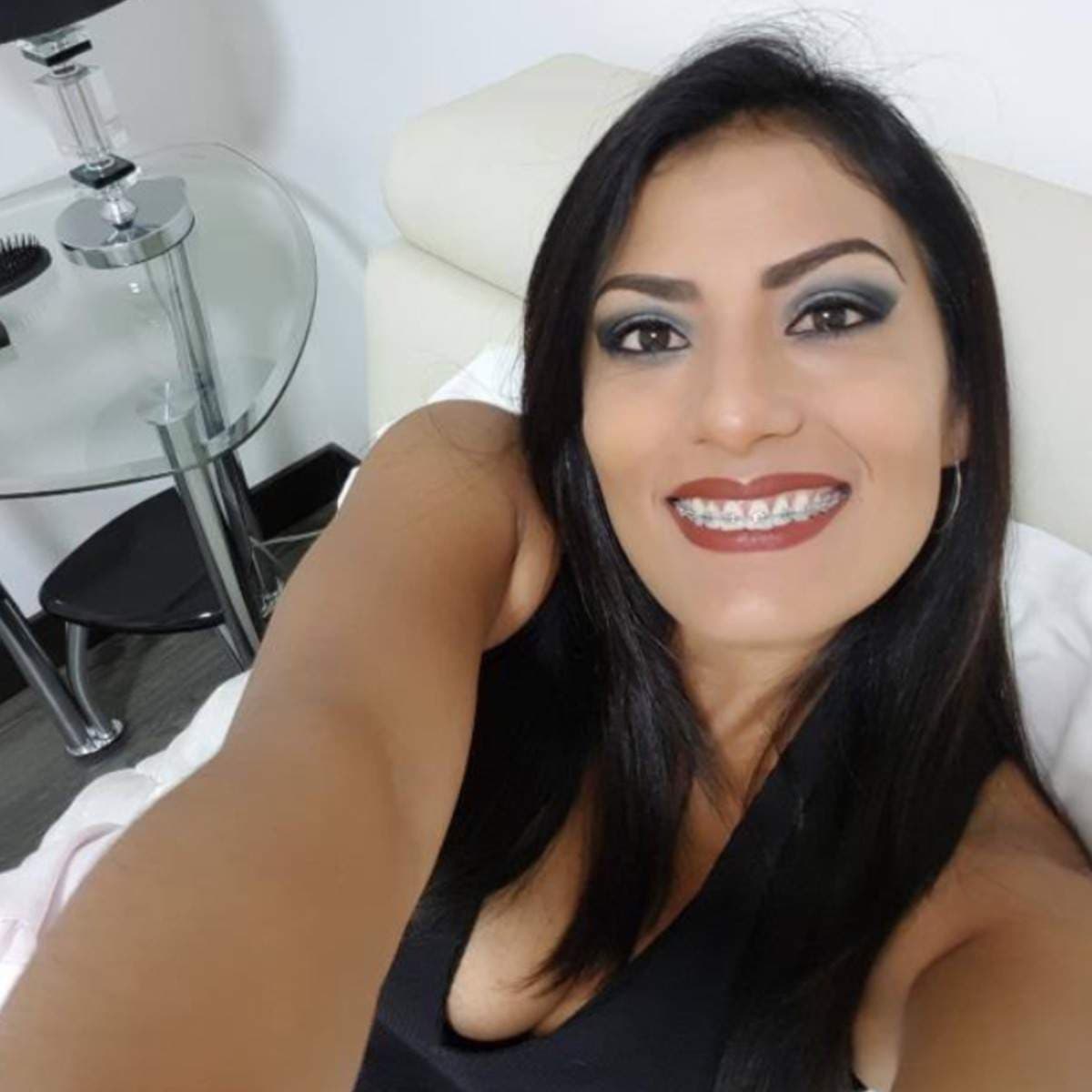 Claudy Hotwife