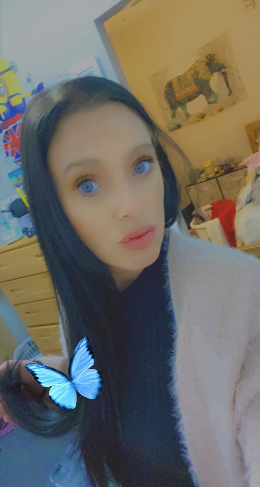 Blue eyed bombshell 💣💙