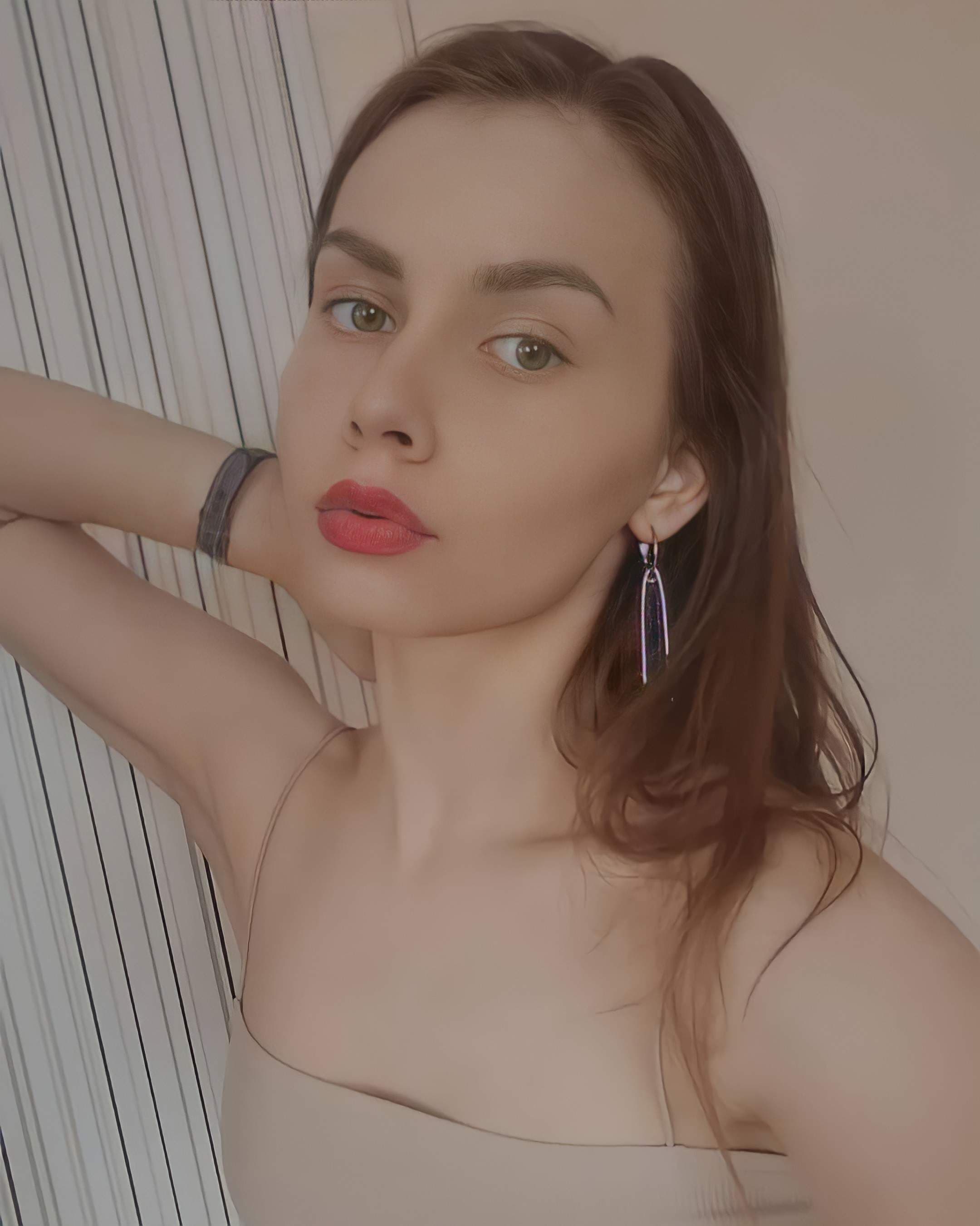 Vi