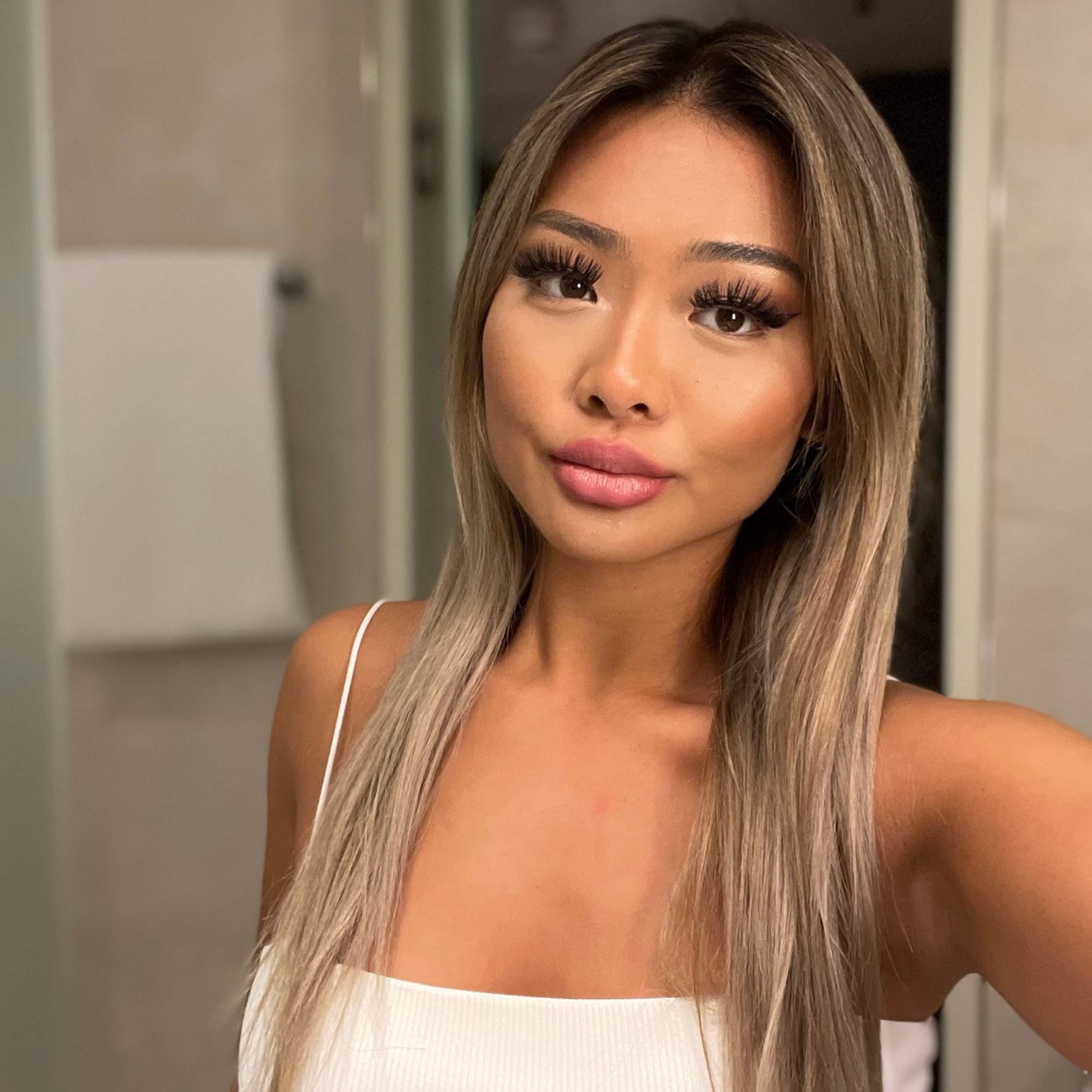 JENNY 🤫 24