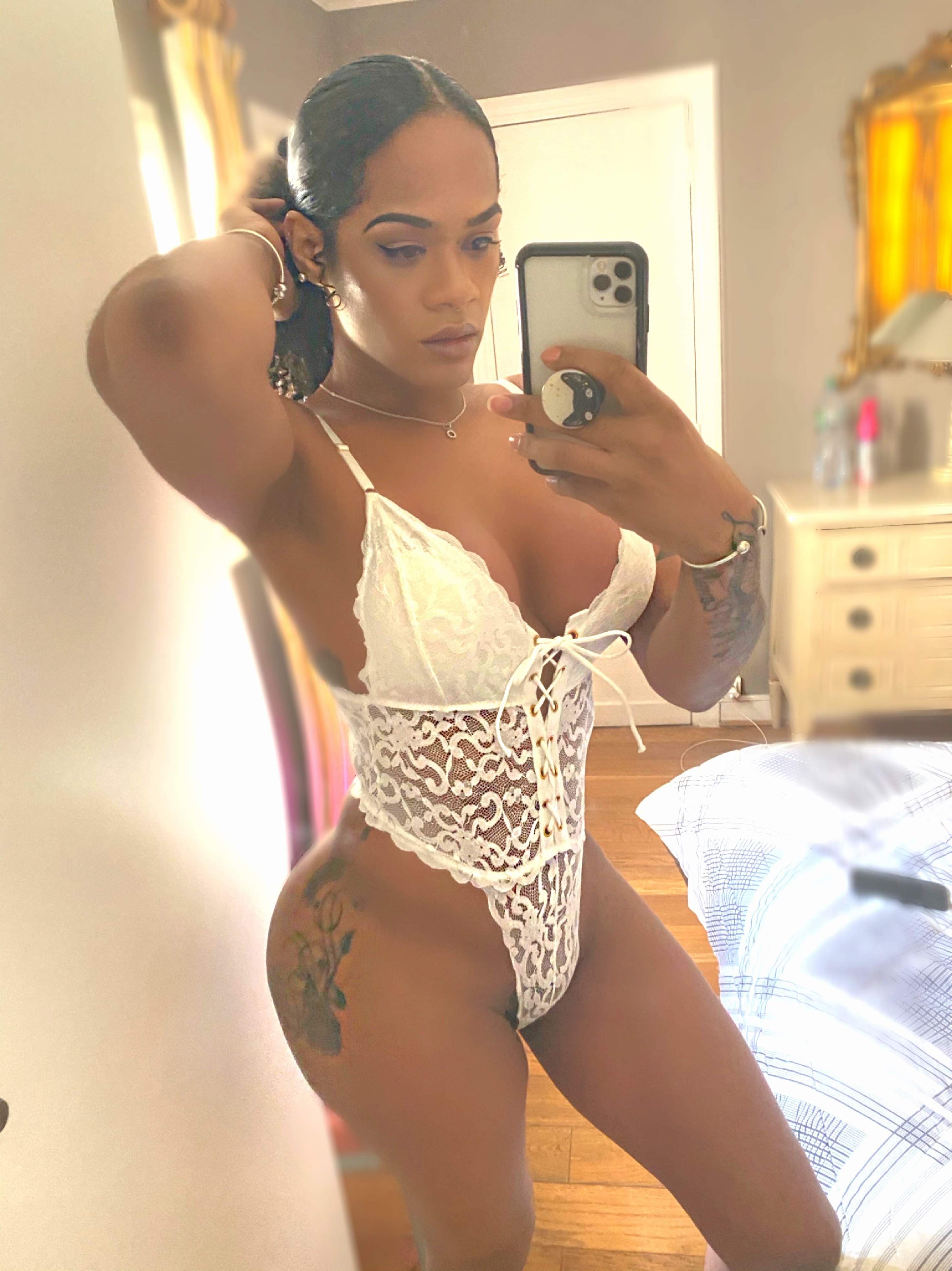 TCarol Dias Official