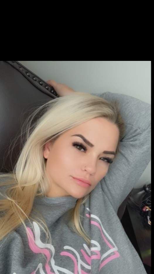 April Adella Curvy big ass tits & booty