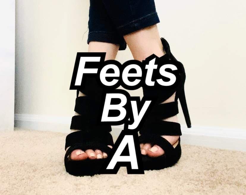 Feets By A 👣