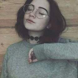 *M i a UwU*