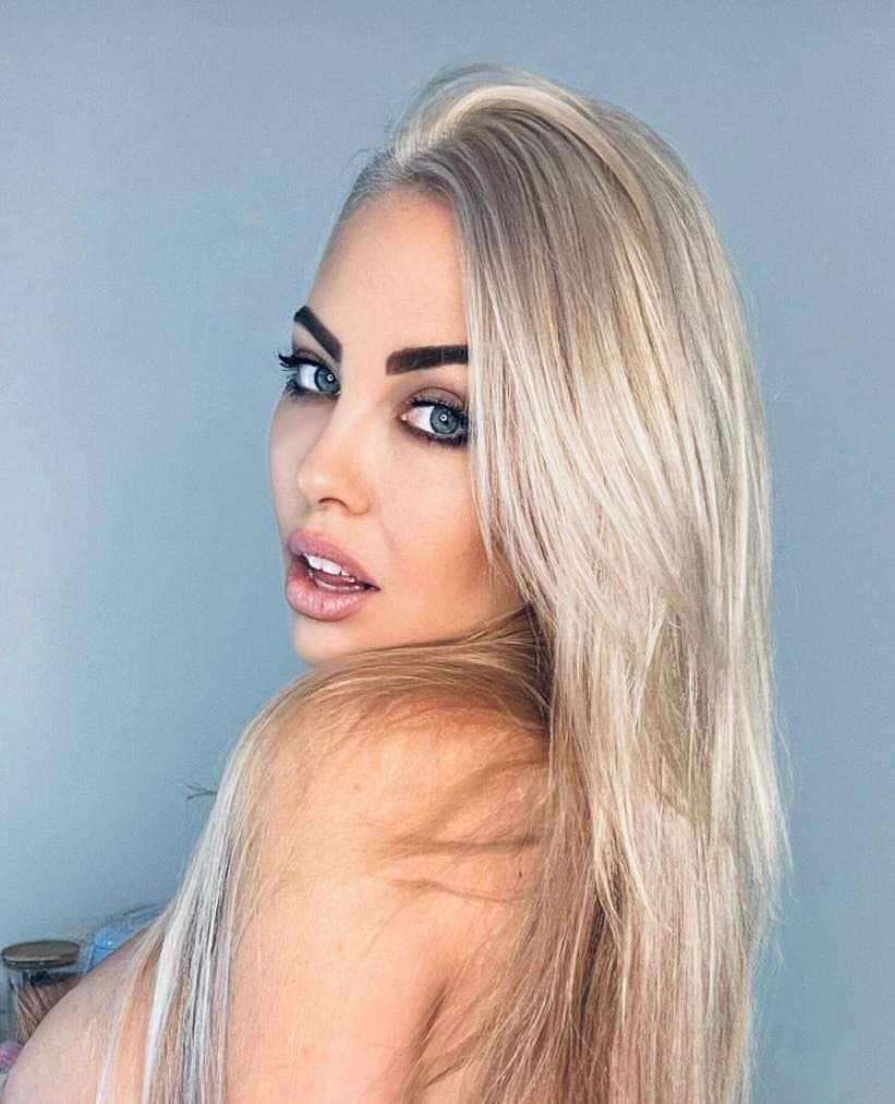 EVIE LEANA