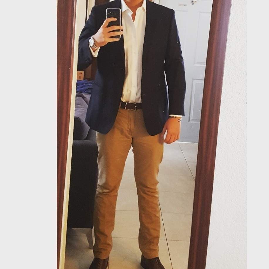 Alex V.