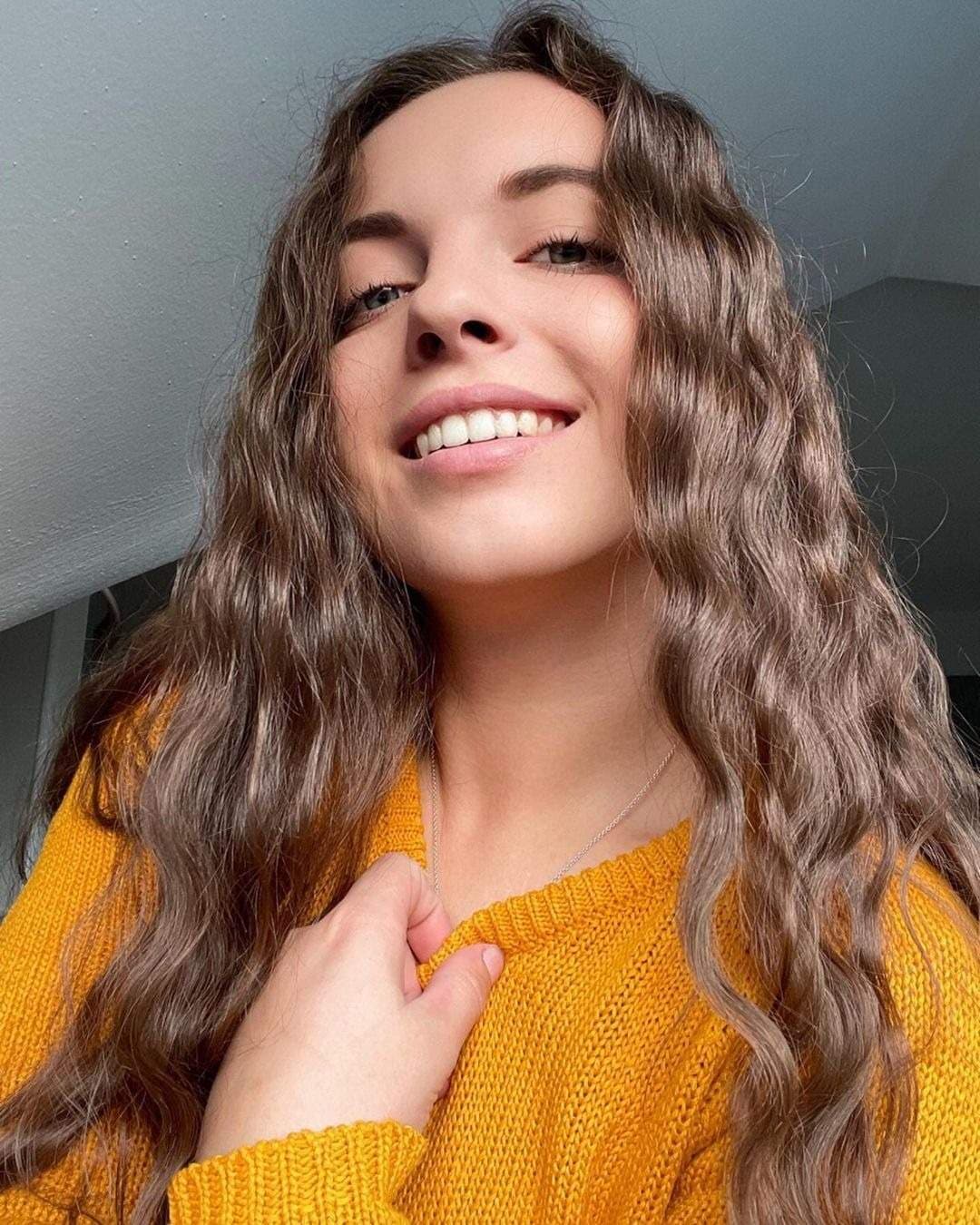 Your girl Mira 🤤💋