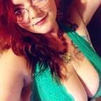 Curvy Red Gurl