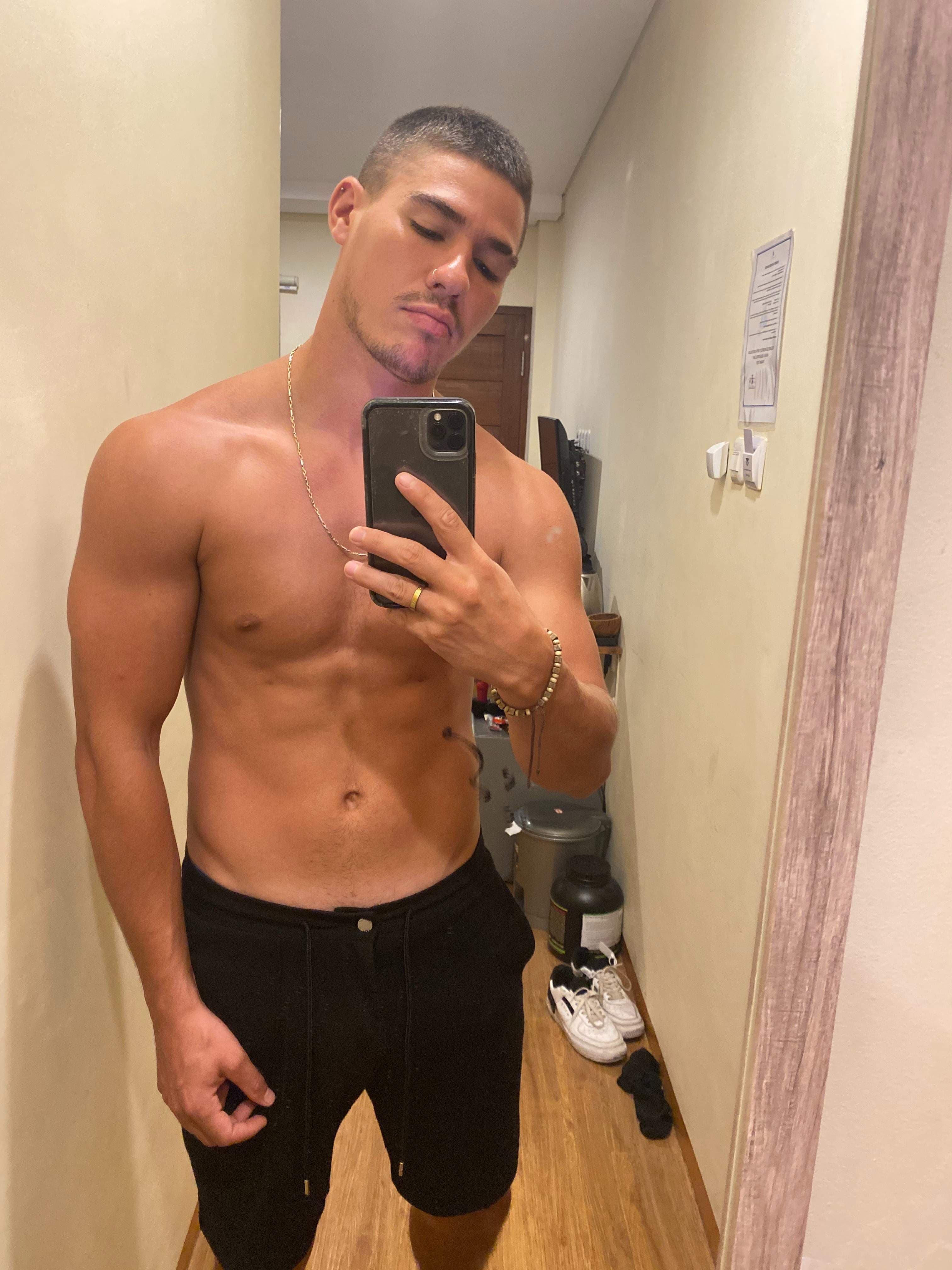 🐽OWNER OF PIG - CURRENTLY LOCKED UP 🐷