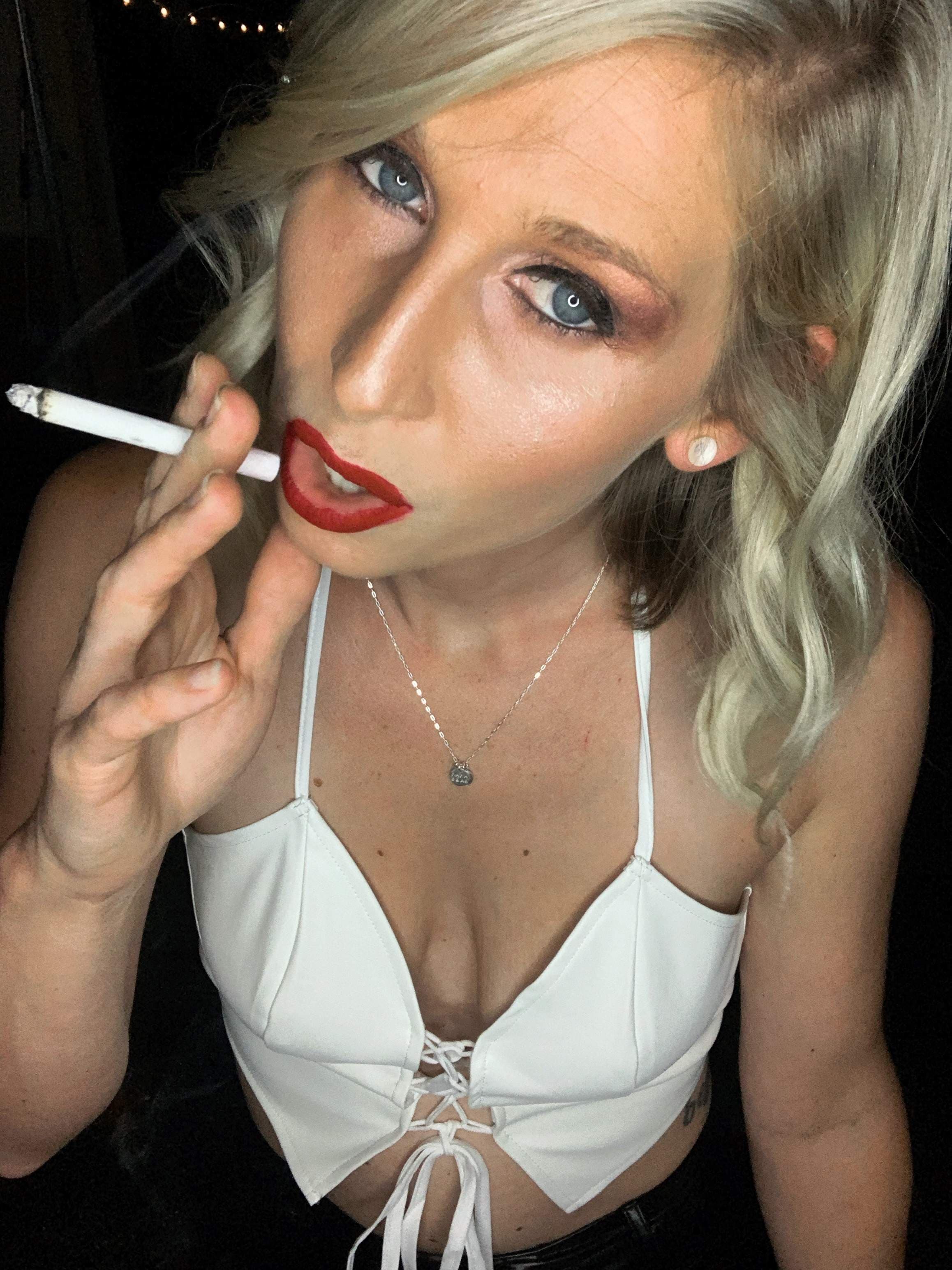 Smoke Wife 💋💨 Top 3.1%