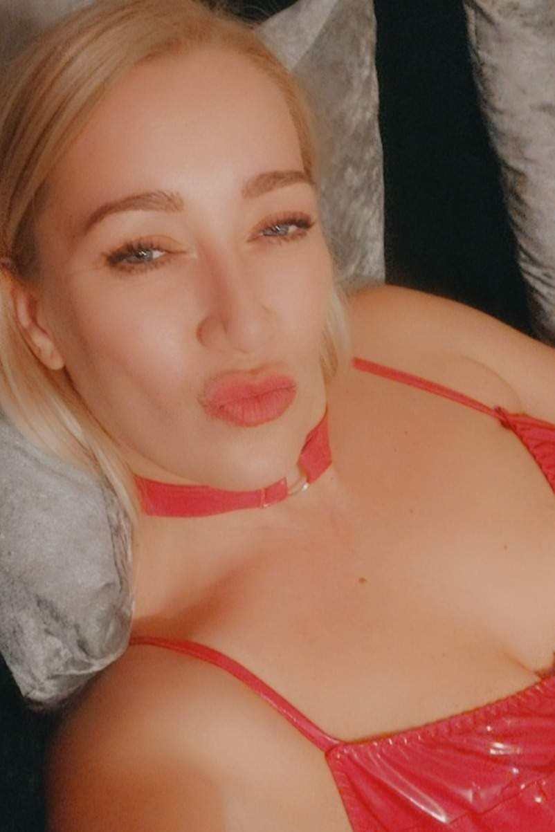 Lovely x Laura
