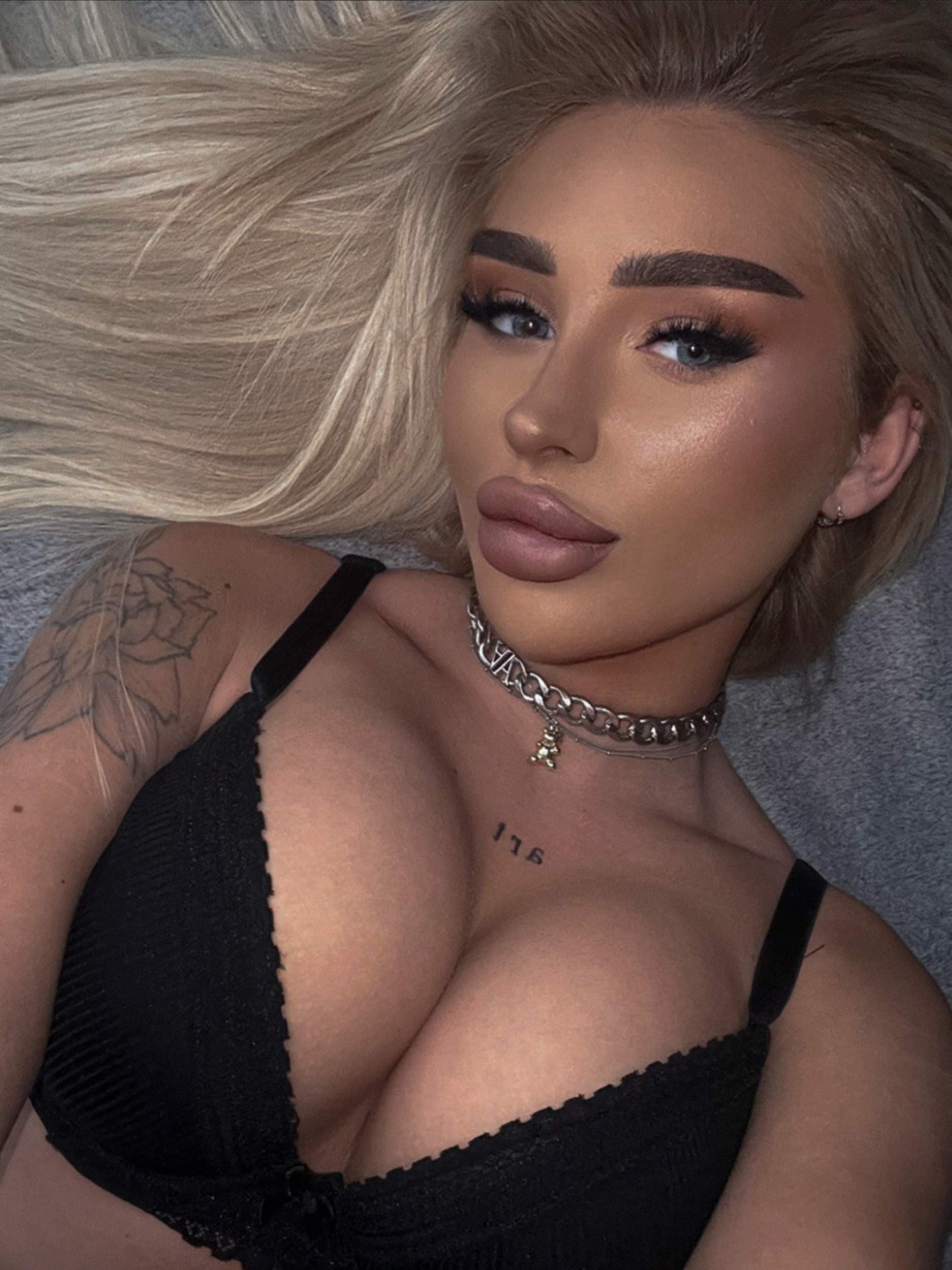 Lika Roudi 🤤 DM me 💗
