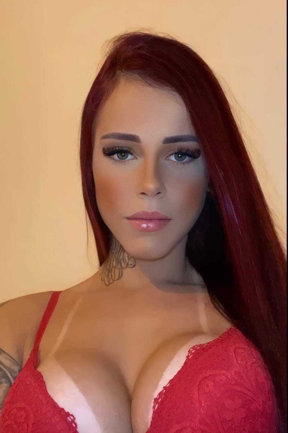 Julia Latrônico