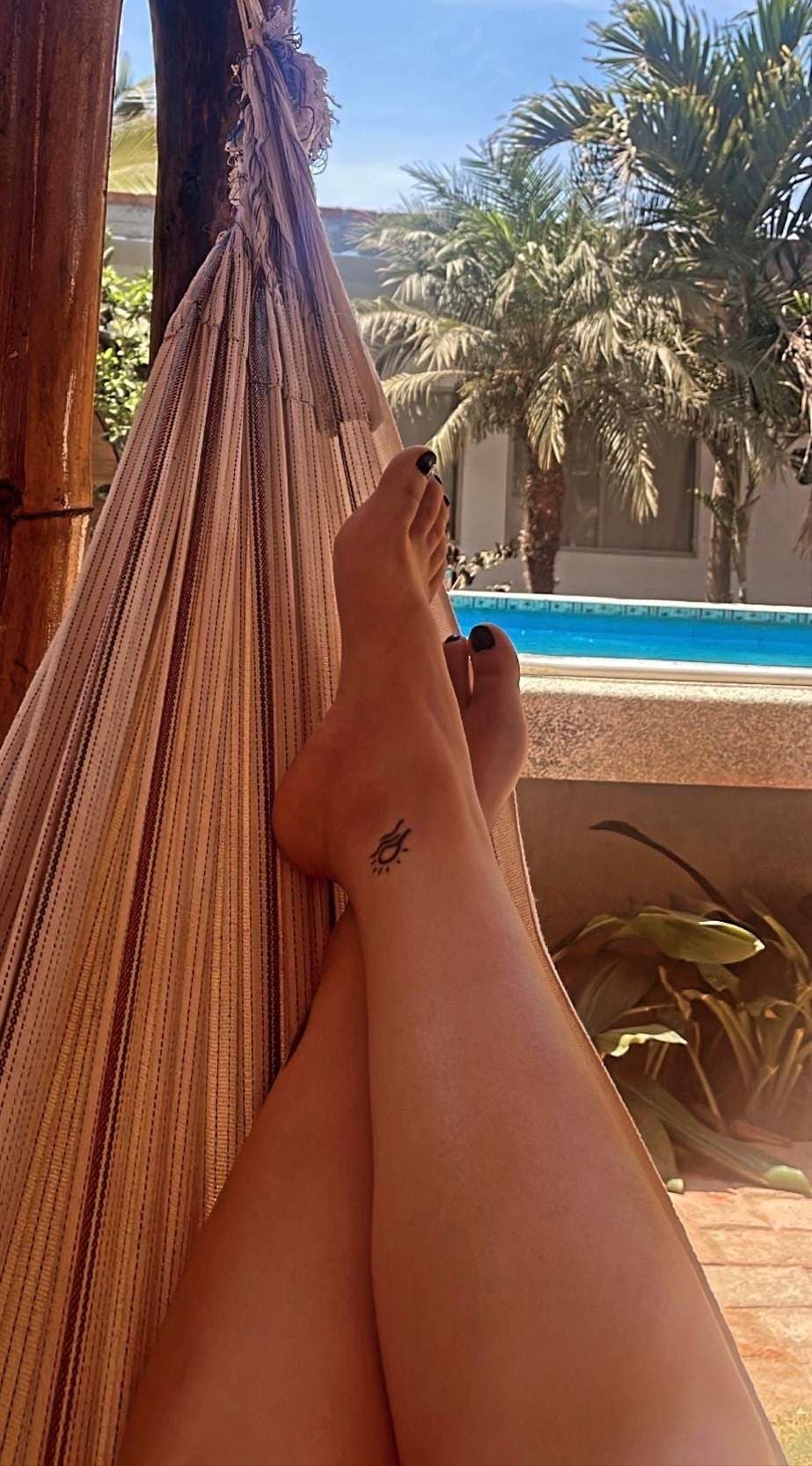 Look at my feet 🦶🏻