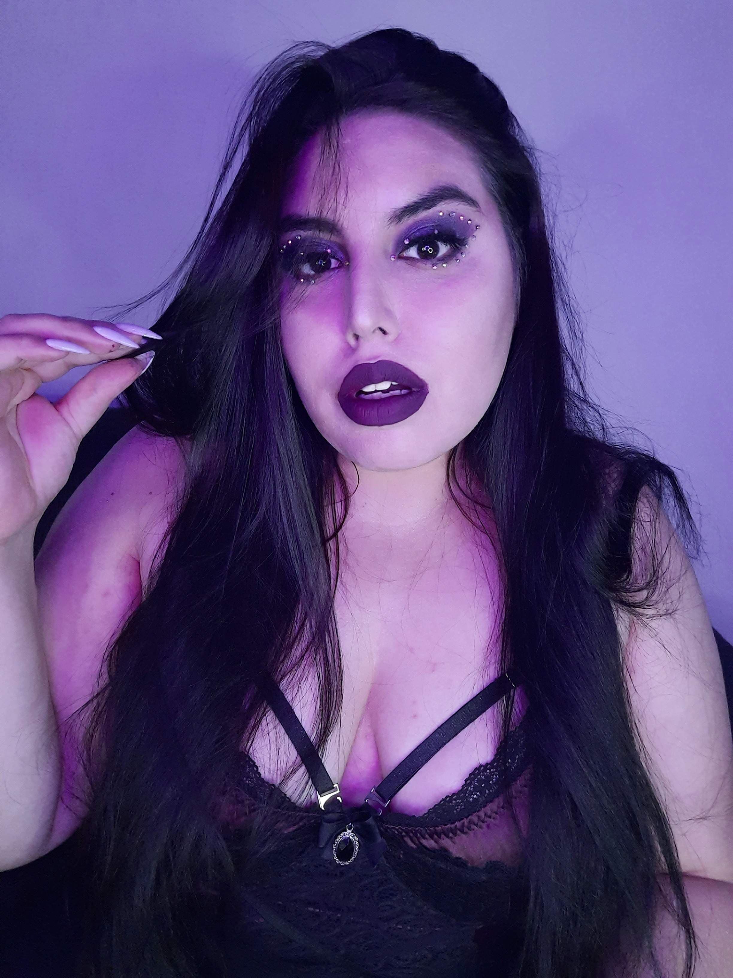 𝕺𝖑𝖎𝖛𝖎𝖆 𝕹𝖆𝖕𝖔𝖑𝖎 👠 𝕯𝖊𝖊𝖕 𝖙𝖍𝖗𝖔𝖆𝖙 𝖖𝖚𝖊𝖊𝖓